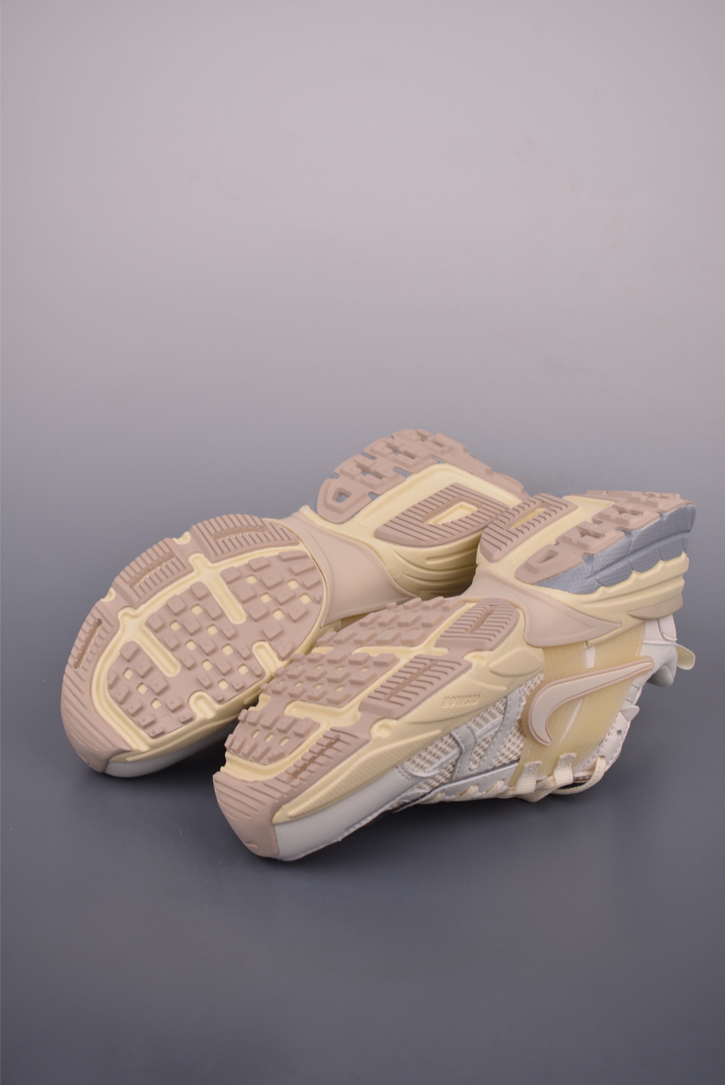 NIKE V2K Runtekk 版本 减震防滑复古低帮跑步鞋 HO1512-110