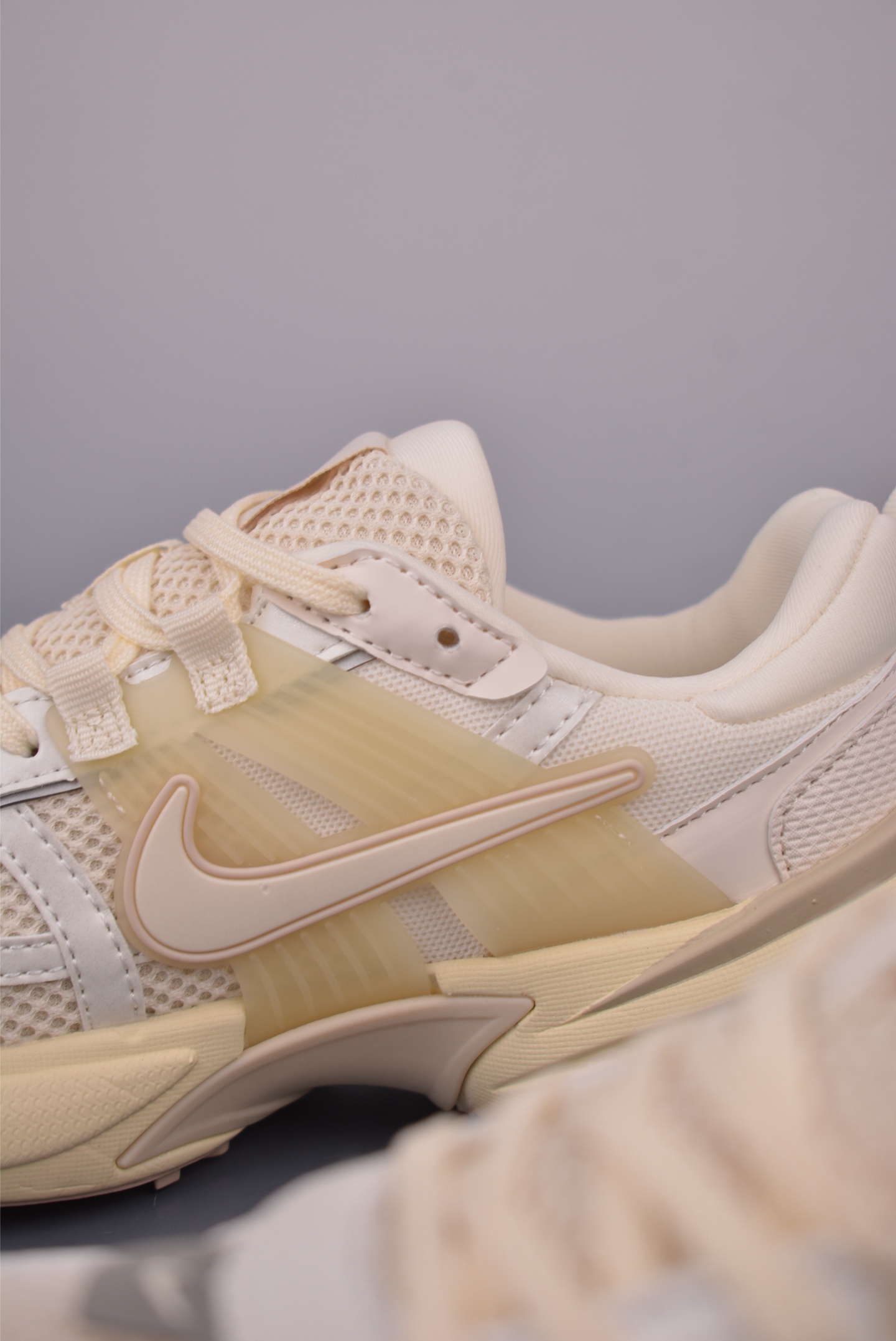 NIKE V2K Runtekk 版本 减震防滑复古低帮跑步鞋 HO1512-110