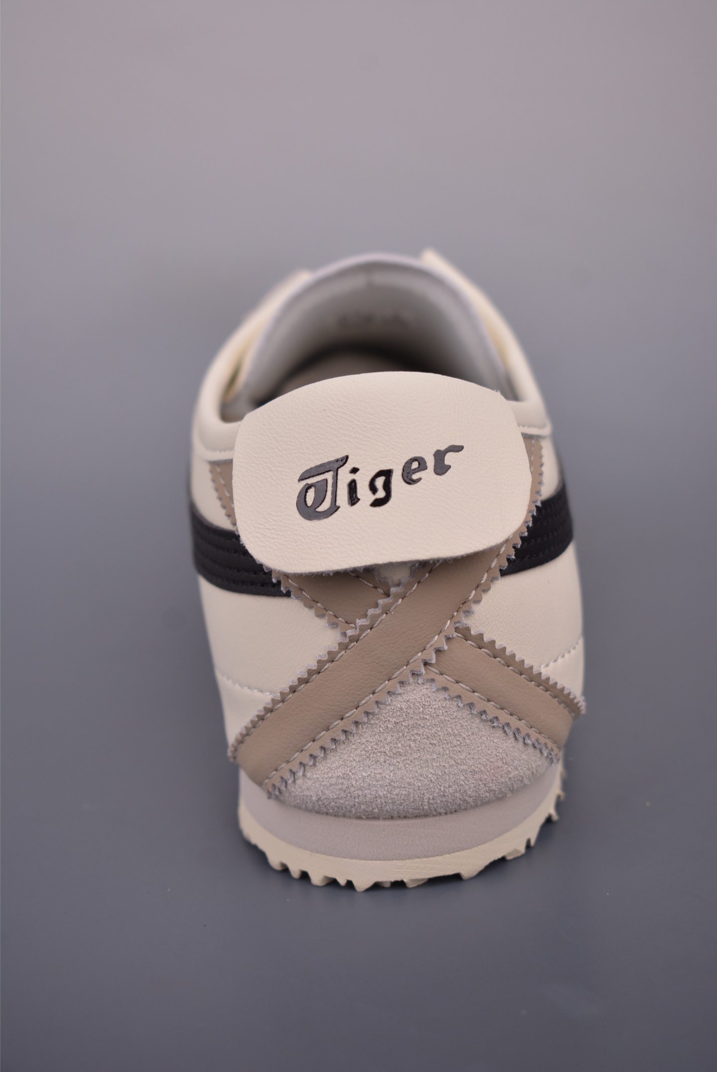 Asics鬼冢虎 MEXICO 66 做工精赞 1183C102-莆田鞋,莆田鞋货源,高仿鞋,高仿鞋货源,安福档口,莆田高仿鞋,莆田鞋批发,高仿鞋批发,莆田高仿运动鞋,高仿运动鞋,莆田运动鞋 Asics鬼冢虎 MEXICO 66 做工精赞 1183C102