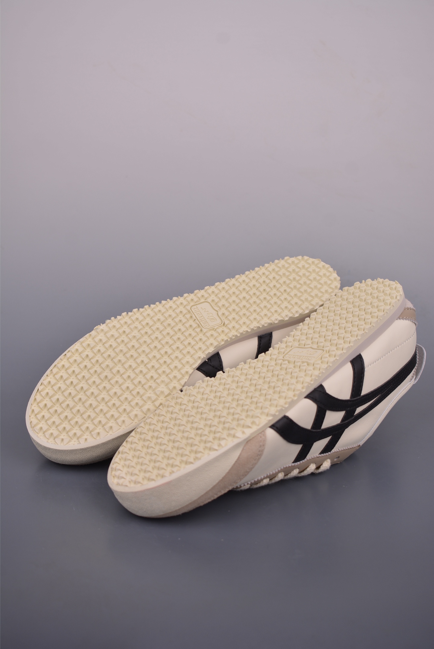 Asics鬼冢虎 MEXICO 66 做工精赞 1183C102-莆田鞋,莆田鞋货源,高仿鞋,高仿鞋货源,安福档口,莆田高仿鞋,莆田鞋批发,高仿鞋批发,莆田高仿运动鞋,高仿运动鞋,莆田运动鞋 Asics鬼冢虎 MEXICO 66 做工精赞 1183C102