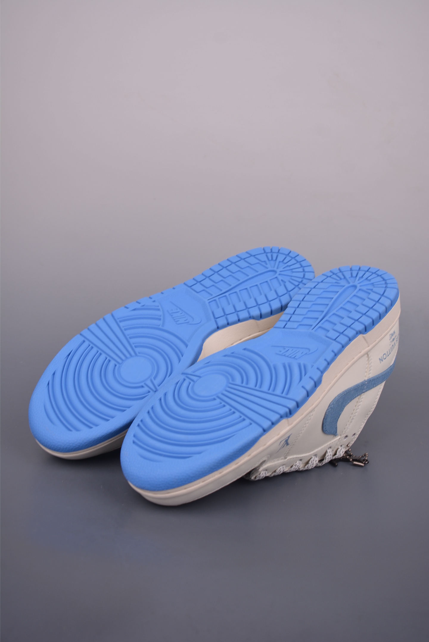 Nike SB Dunk Low LV联名 SM6668-101-莆田鞋,莆田鞋货源,高仿鞋,高仿鞋货源,安福档口,莆田高仿鞋,莆田鞋批发,高仿鞋批发,莆田高仿运动鞋,高仿运动鞋,莆田运动鞋 Nike SB Dunk Low LV联名 SM6668-101