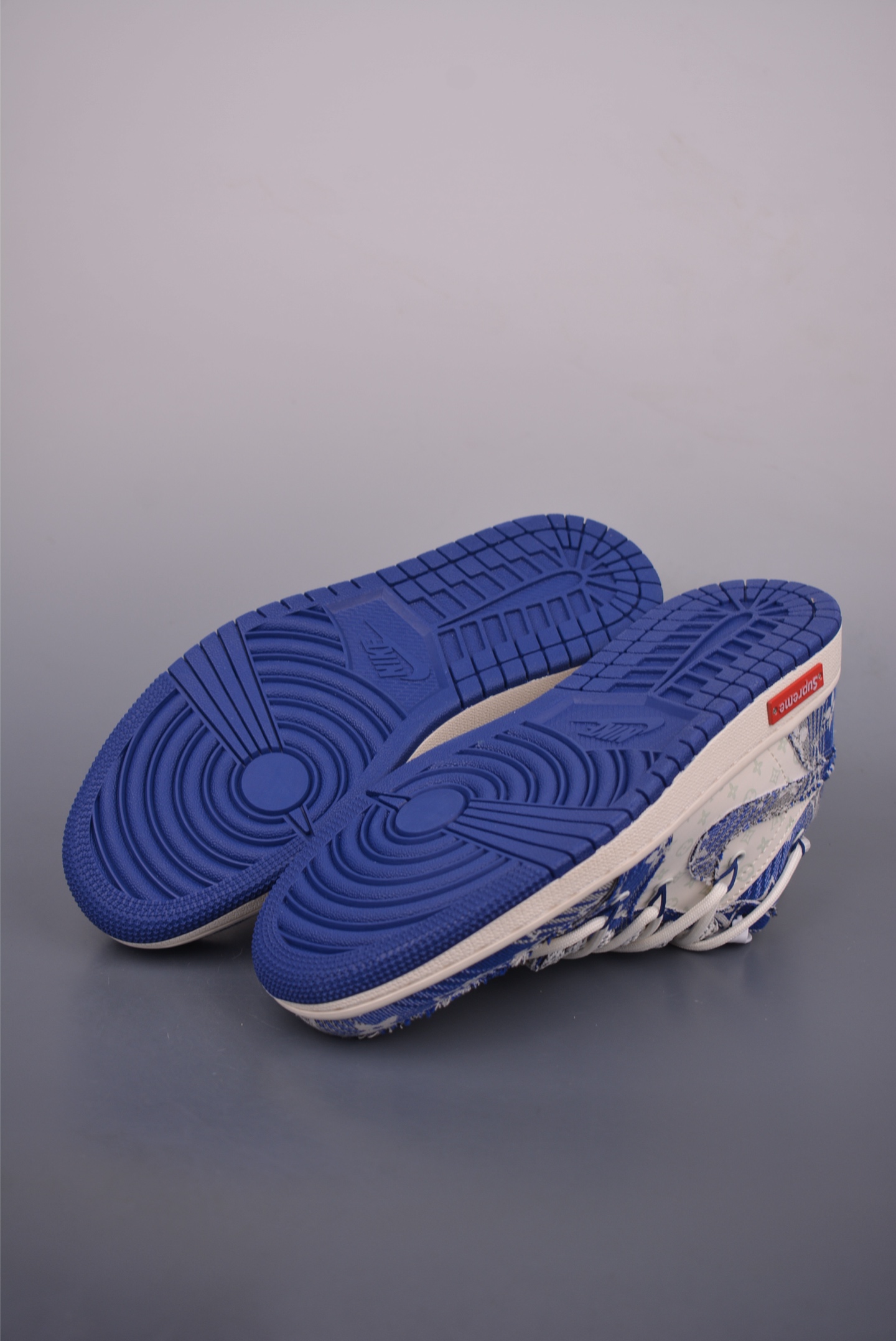 Nike Jordan Air Jordan 1 Supreme联名 解构绑带 YX5066-373-莆田鞋,莆田鞋货源,高仿鞋,高仿鞋货源,安福档口,莆田高仿鞋,莆田鞋批发,高仿鞋批发,莆田高仿运动鞋,高仿运动鞋,莆田运动鞋 Nike Jordan Air Jordan 1 Supreme联名 解构绑带 YX5066-373