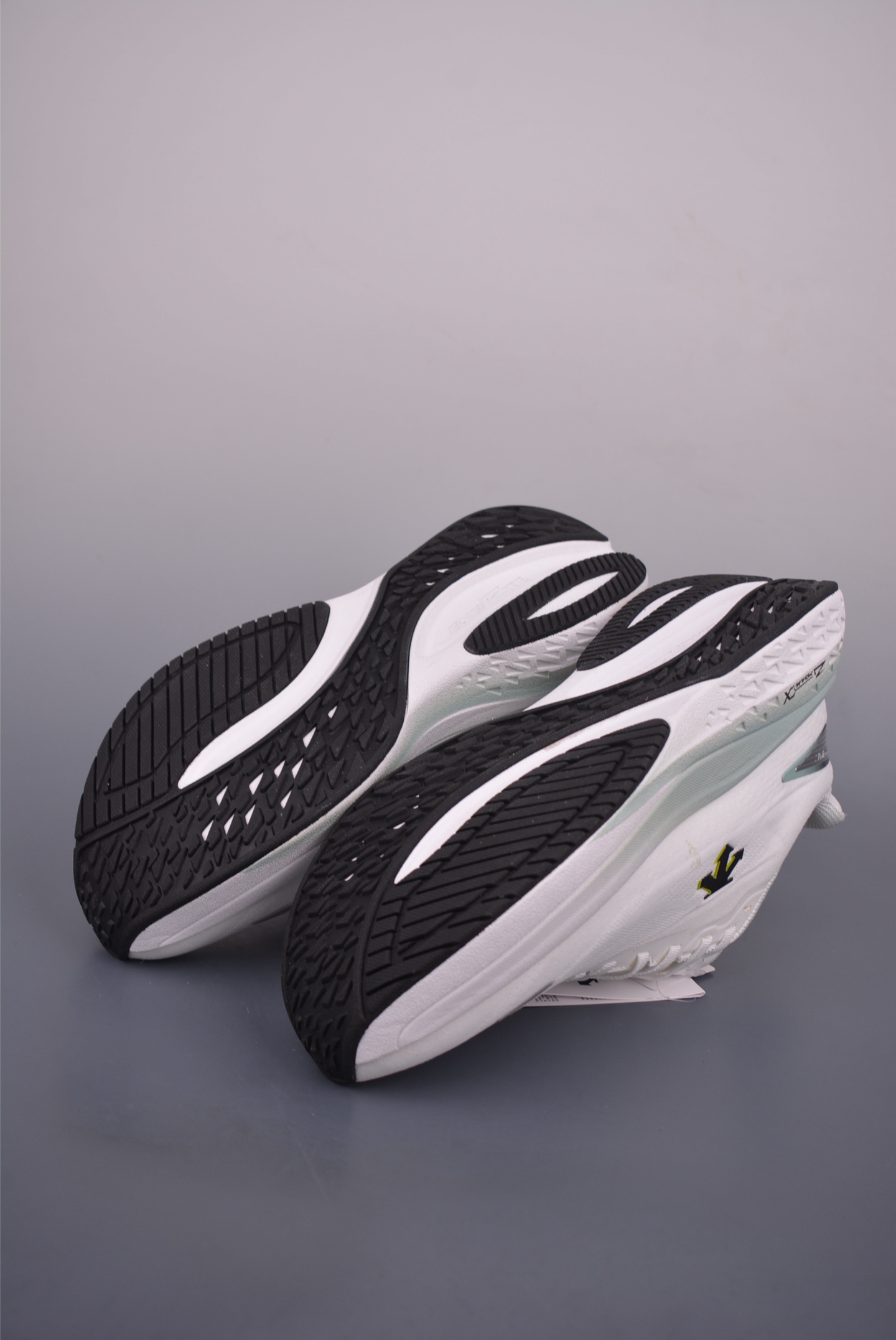 Descente Ease Wire Men's Trail Running Shoes - Lightweight & Waterproof 3 i1752189480422 4268 0 2