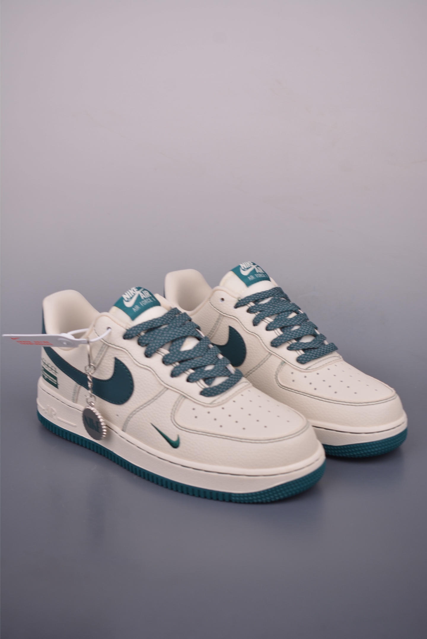 Nike Air Force 1 Low Supreme Collab Sneakers - Original Design & Comfort 2 i1752267366755 8734 0 0