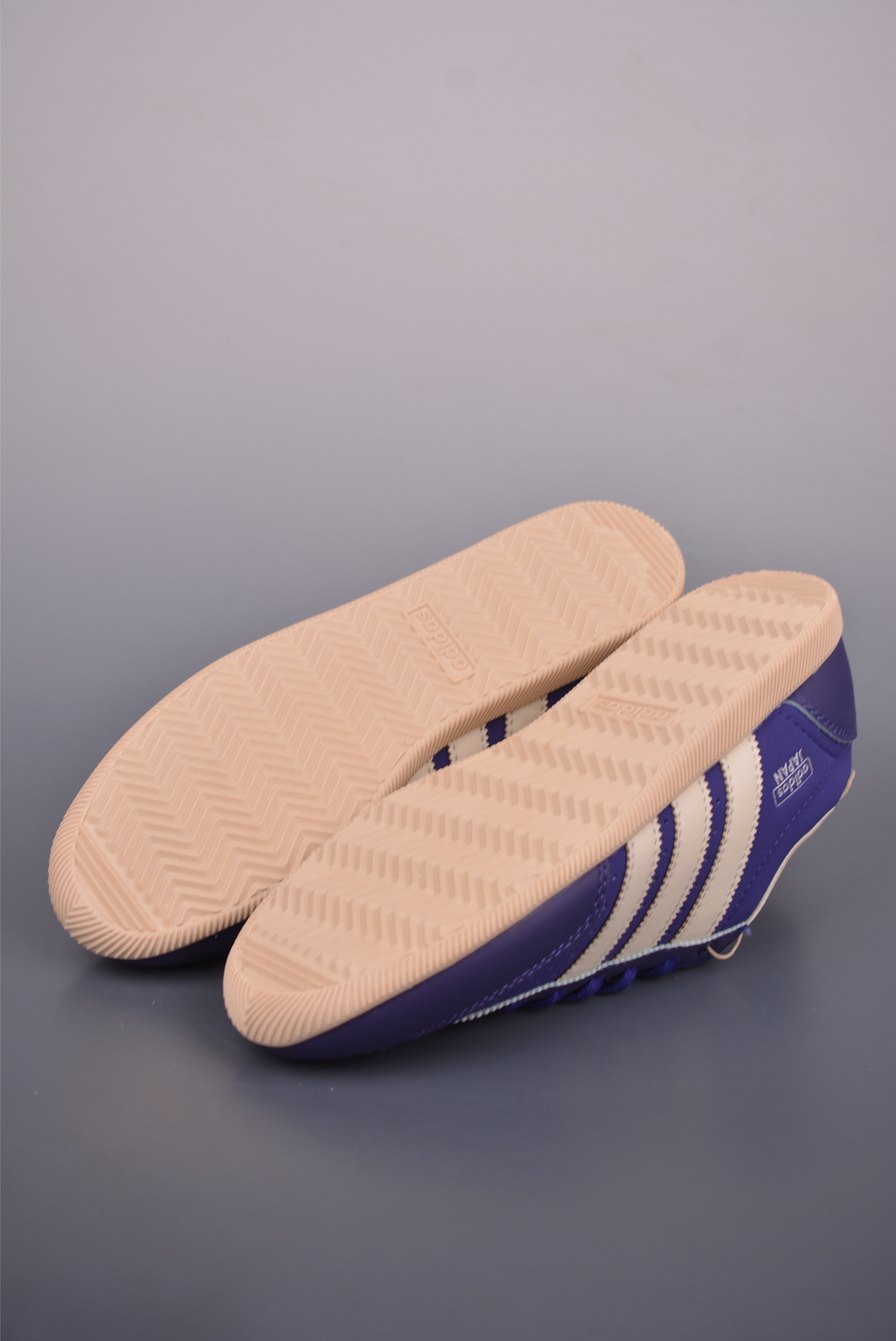 adidas阿迪达斯三叶草 T头鞋 JAPAN W复古薄底经典运动鞋 JS0252-莆田鞋,莆田鞋货源,高仿鞋,高仿鞋货源,安福档口,莆田高仿鞋,莆田鞋批发,高仿鞋批发,莆田高仿运动鞋,高仿运动鞋,莆田运动鞋 adidas阿迪达斯三叶草 T头鞋 JAPAN W复古薄底经典运动鞋 JS0252