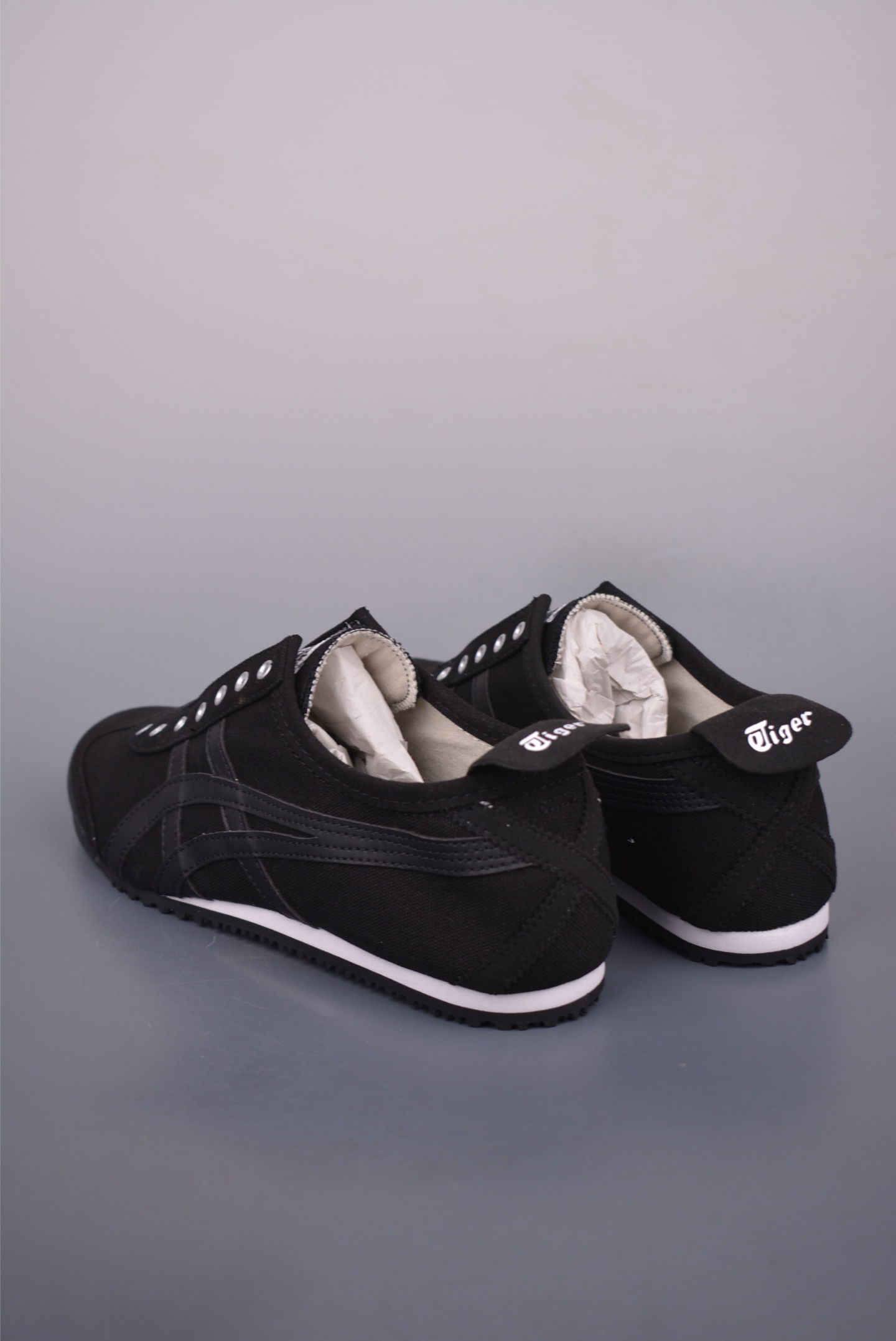 Onitsuka Tiger Mexico 66 Slip-On Sneakers - Classic Style, Ultimate Comfort 2 i1752269510386 189 0 1