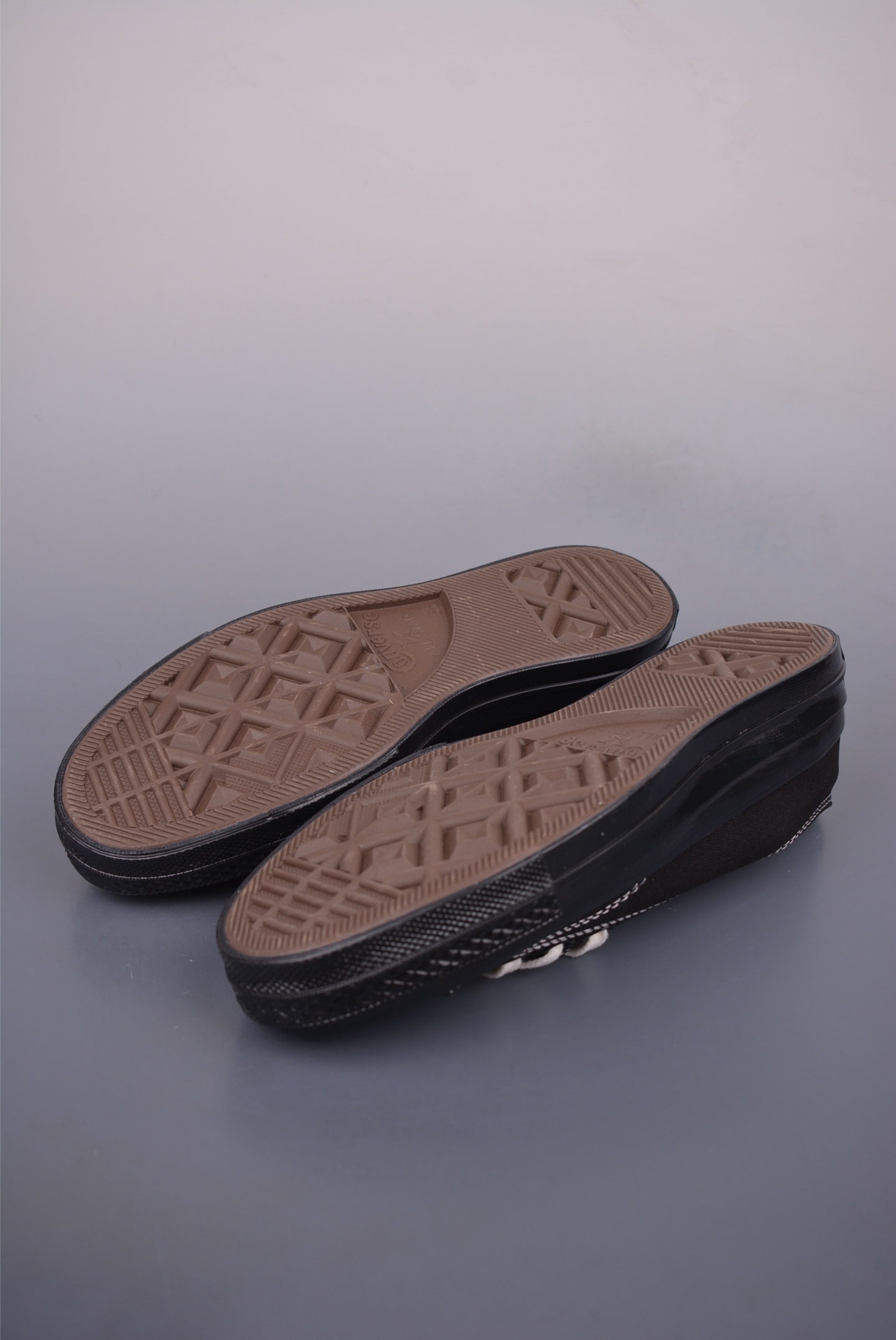 Converse Chuck 70s Black Canvas Sneakers - Retro Style, Durable & Timeless 4 i1752270974596 5800 0 2