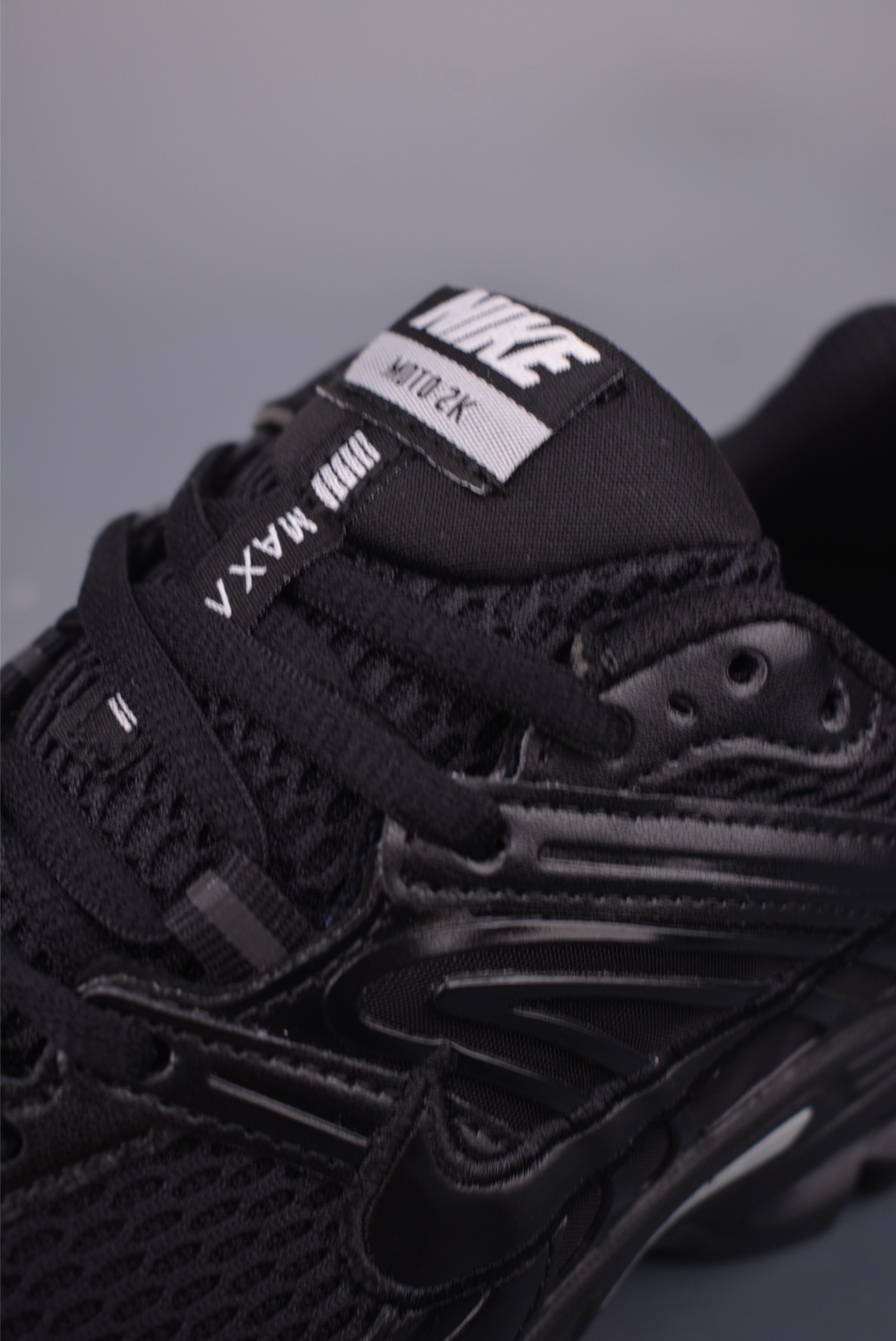Nike Air Max Moto 2K: Versatile Black Low-Top Running Shoes for Ultimate Comfort 8 i1752357870694 4075 0 6