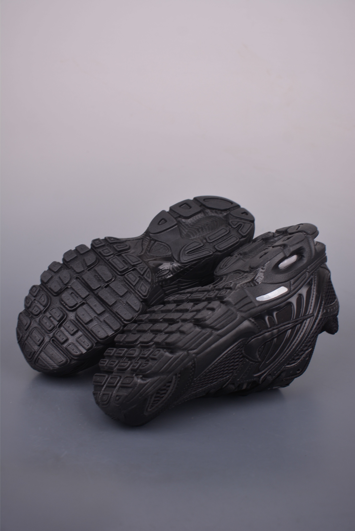 Nike Air Max Moto 2K: Versatile Black Low-Top Running Shoes for Ultimate Comfort 4 i1752357872054 3840 0 2