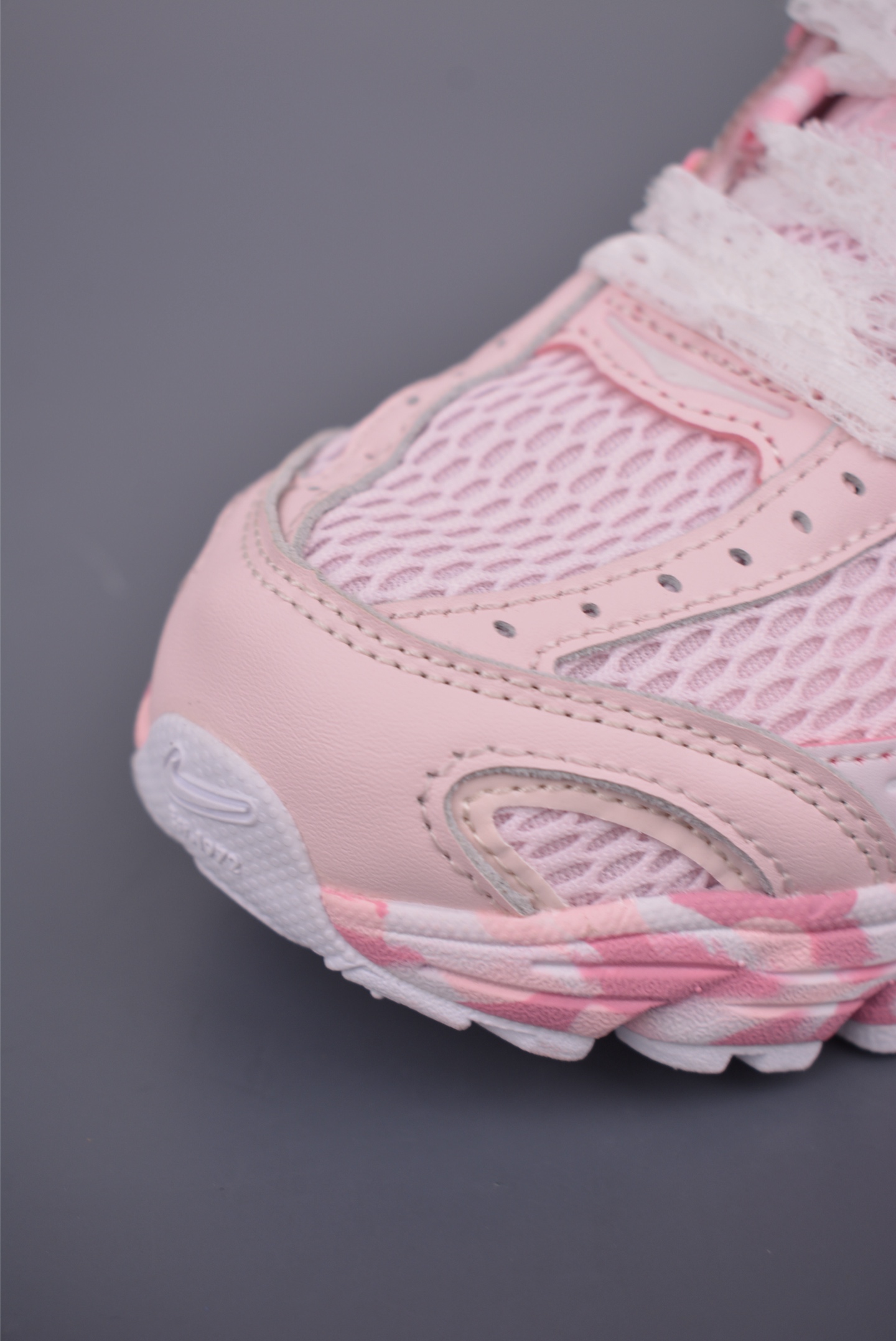 Nike Zoom Vomero 5 Women's Running Shoes - Pink - HQ2056 1082332 6 i1752358020325 279 0 5
