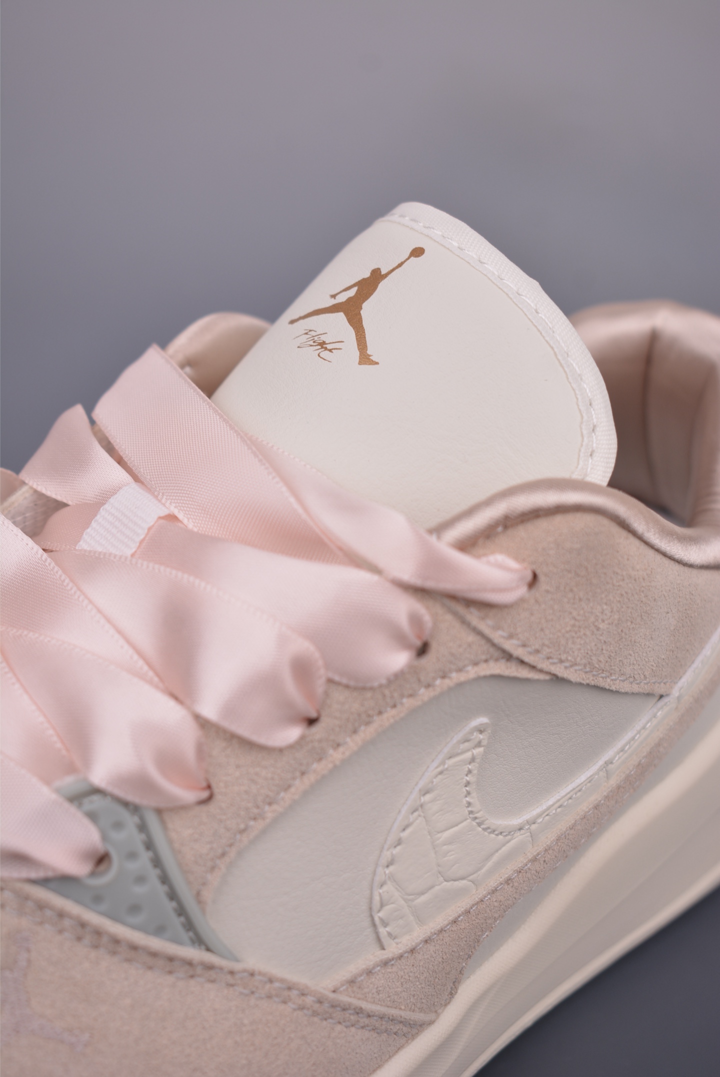 Nike Air Jordan CMFT Era Low-Top Sneakers - Breathable & Comfortable 8 i1752359511981 400 0 6
