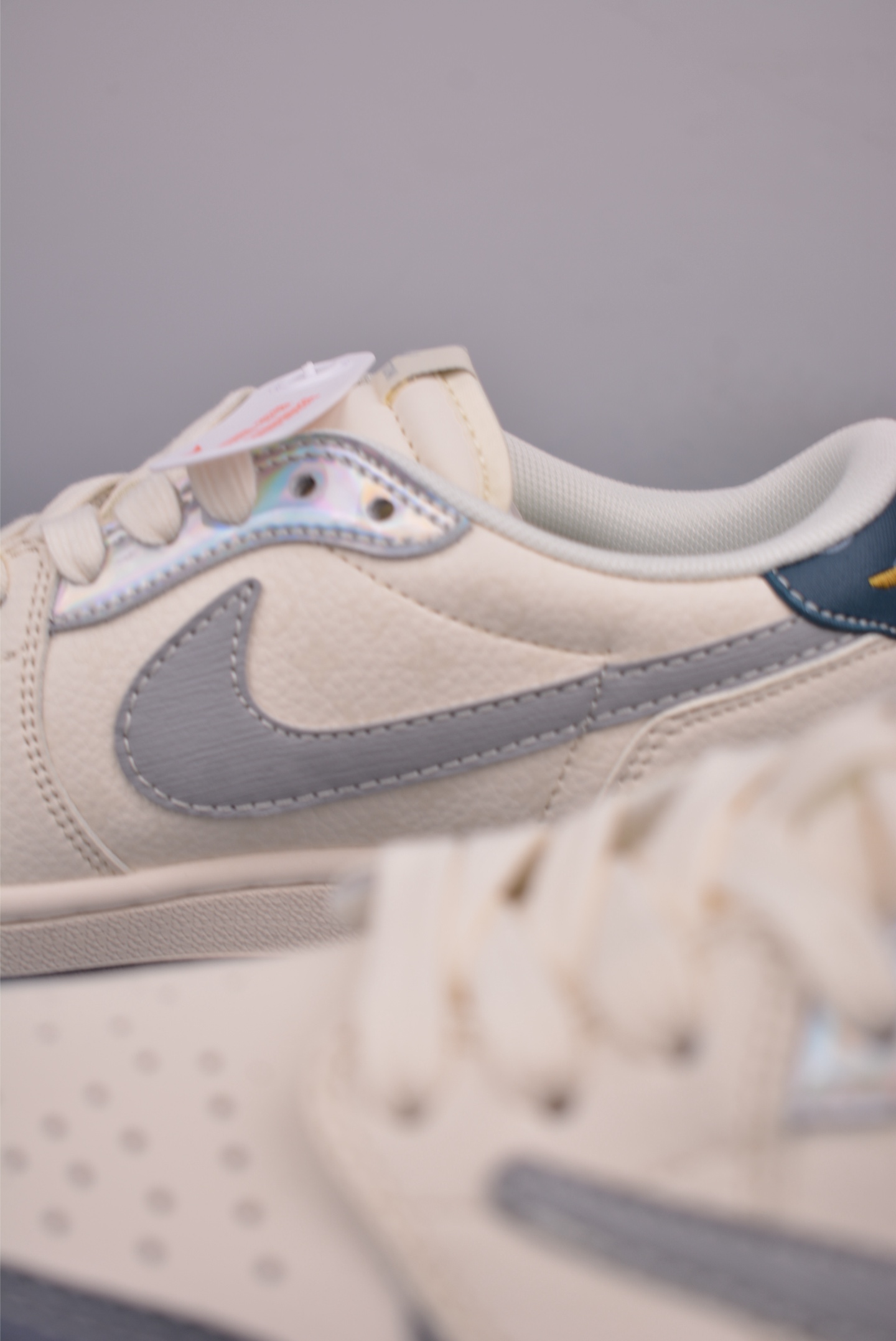 Fragment x Travis Scott x Louis Vuitton Air Jordan 1 Low Sneakers 9 i1752359854409 2228 0 7