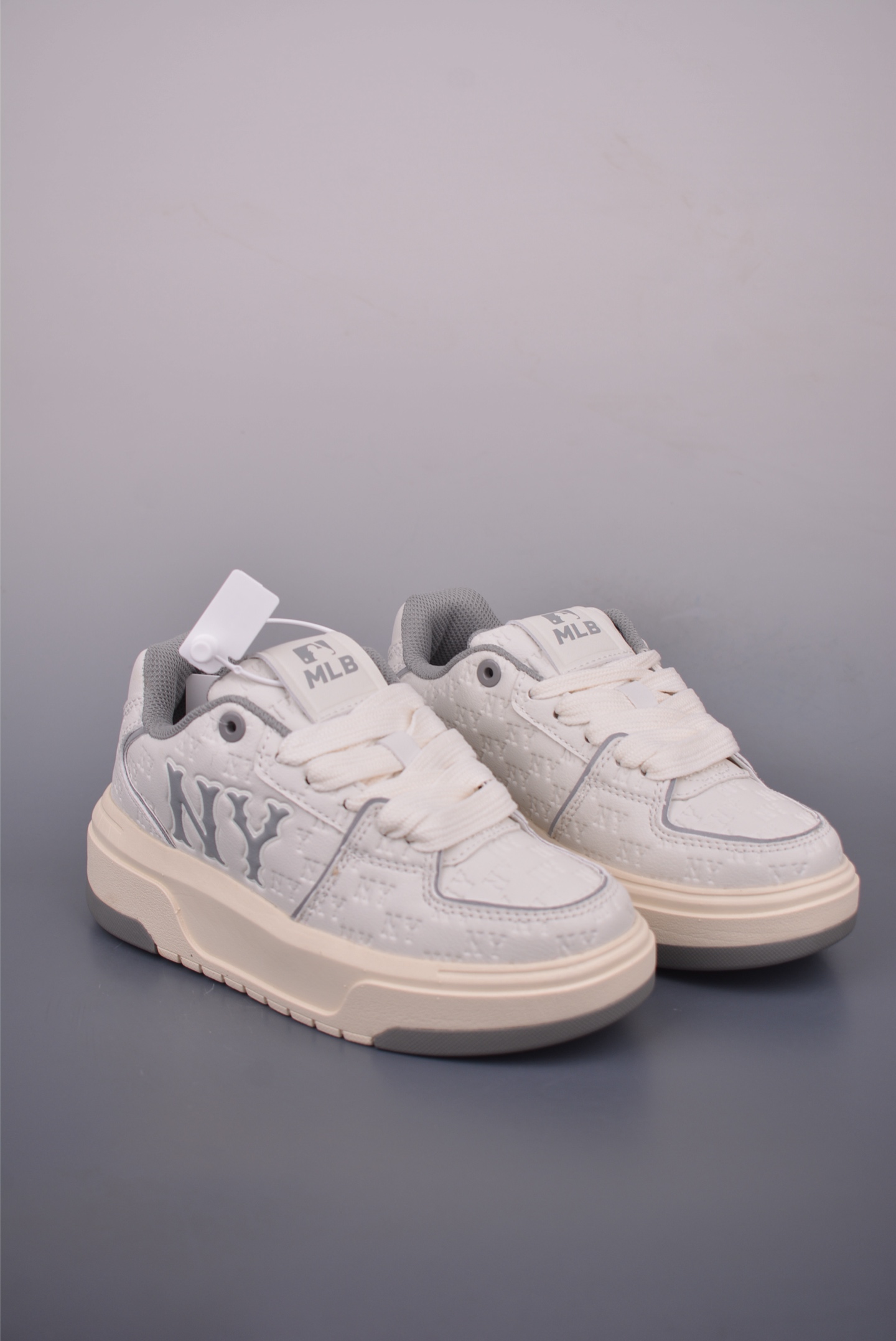 MLB Chunky Liner Embo Monogram New York Yankees Sneakers Thick Sole 1 i1752442428089 5428 0 0