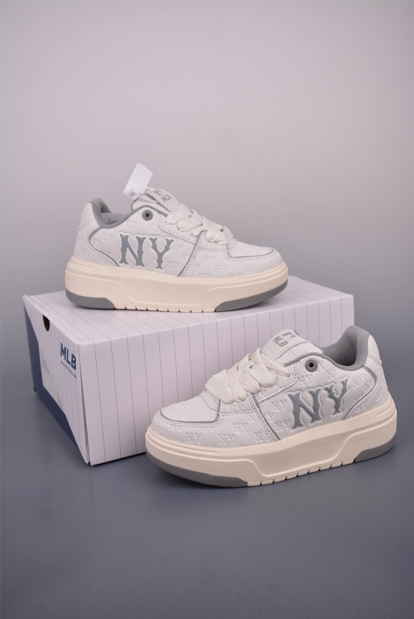 MLB Chunky Liner Embo Monogram New York Yankees Sneakers Thick Sole 5 i1752442428107 7311 0 4