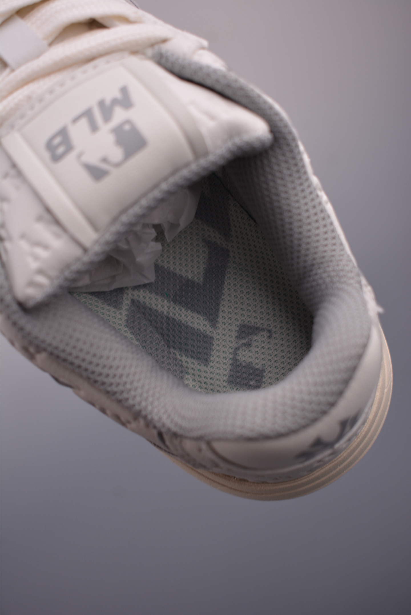 MLB Chunky Liner Embo Monogram New York Yankees Sneakers Thick Sole 9 i1752442429797 5121 0 8