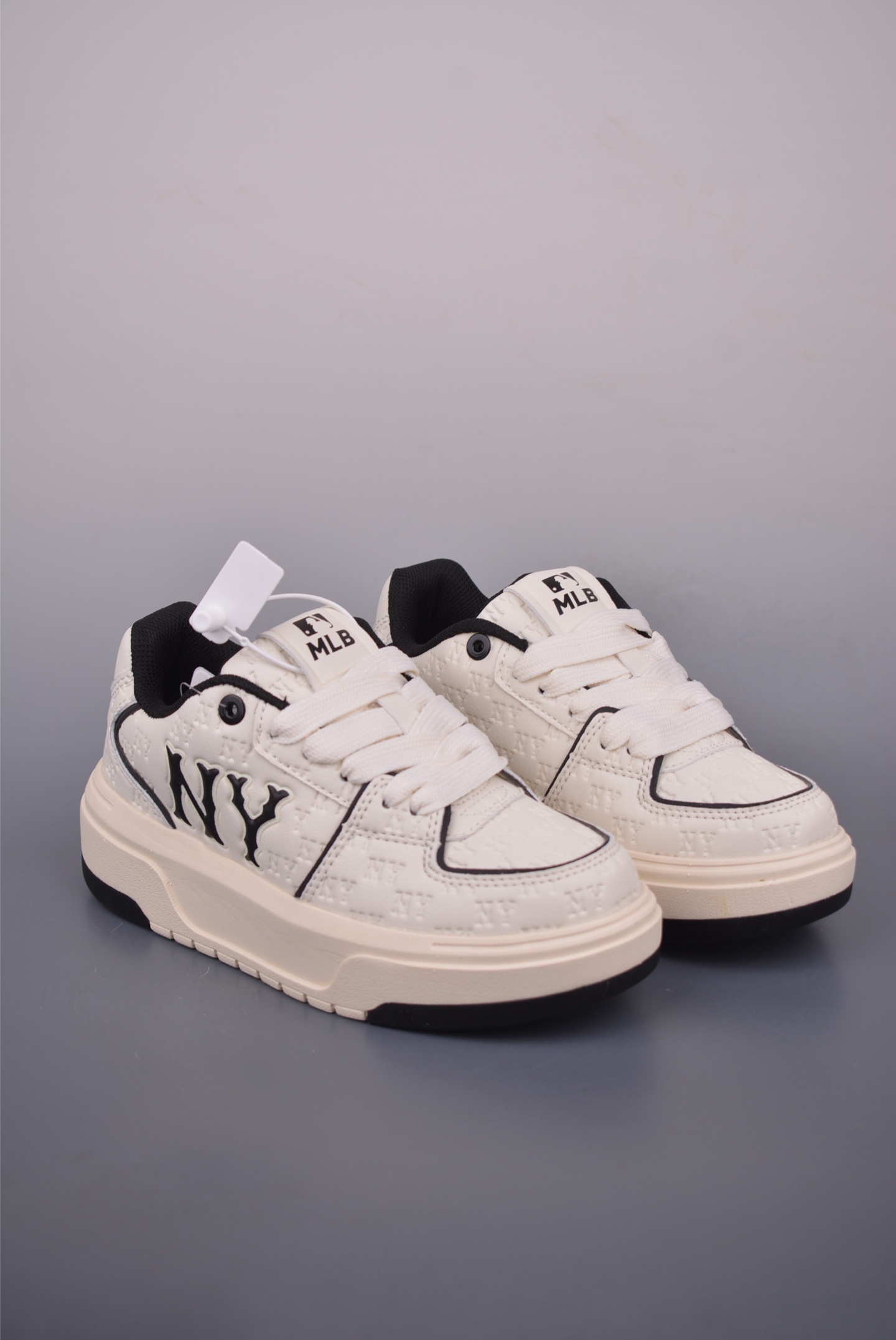 MLB Chunky Liner Embo Monogram New York Yankees Sneakers - Retro Style 1 i1752442445996 8293 0 0