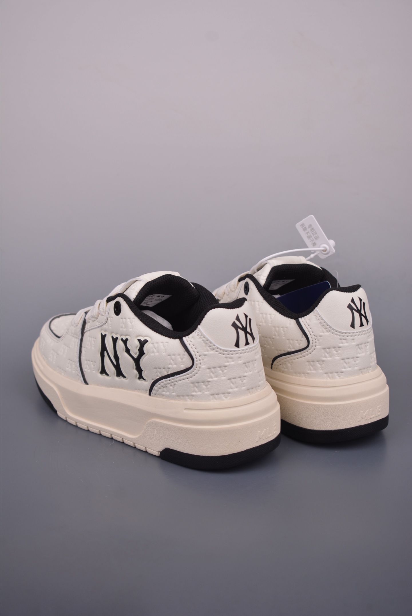 MLB Chunky Liner Embo Monogram New York Yankees Sneakers - Retro Style 2 i1752442446025 6557 0 1