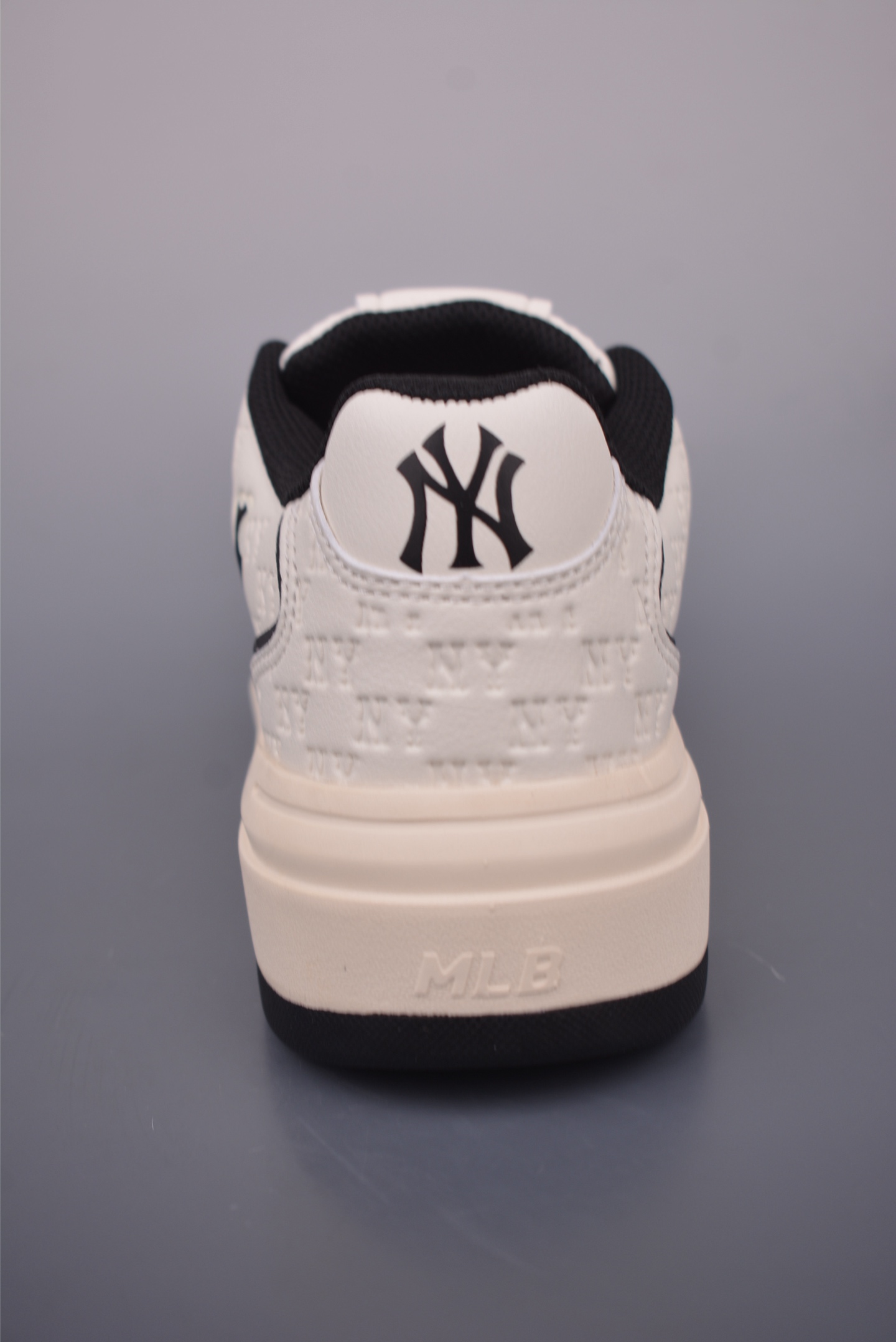 MLB Chunky Liner Embo Monogram New York Yankees Sneakers - Retro Style 4 i1752442446039 8971 0 3