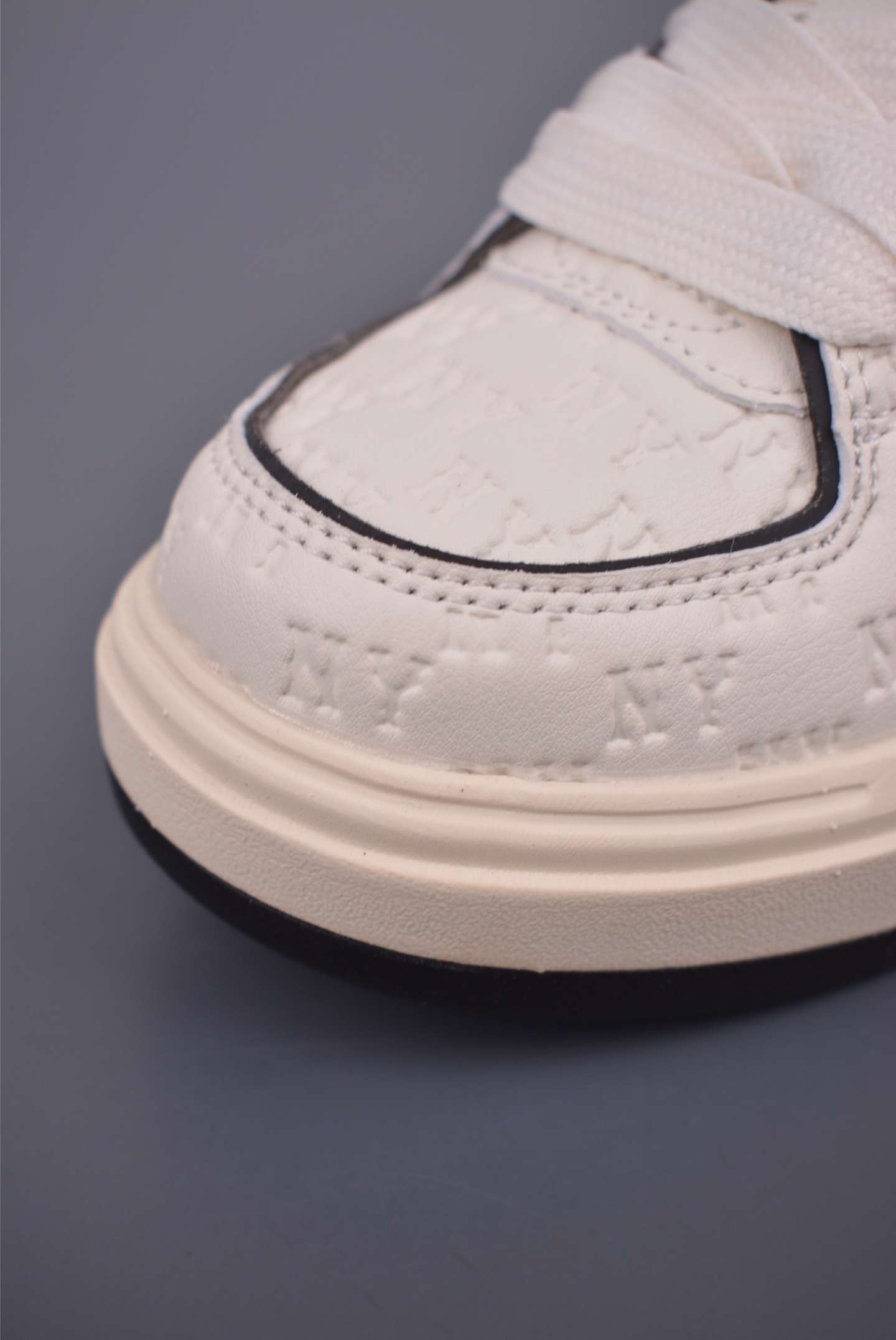 MLB Chunky Liner Embo Monogram New York Yankees Sneakers - Retro Style 6 i1752442447608 2677 0 5