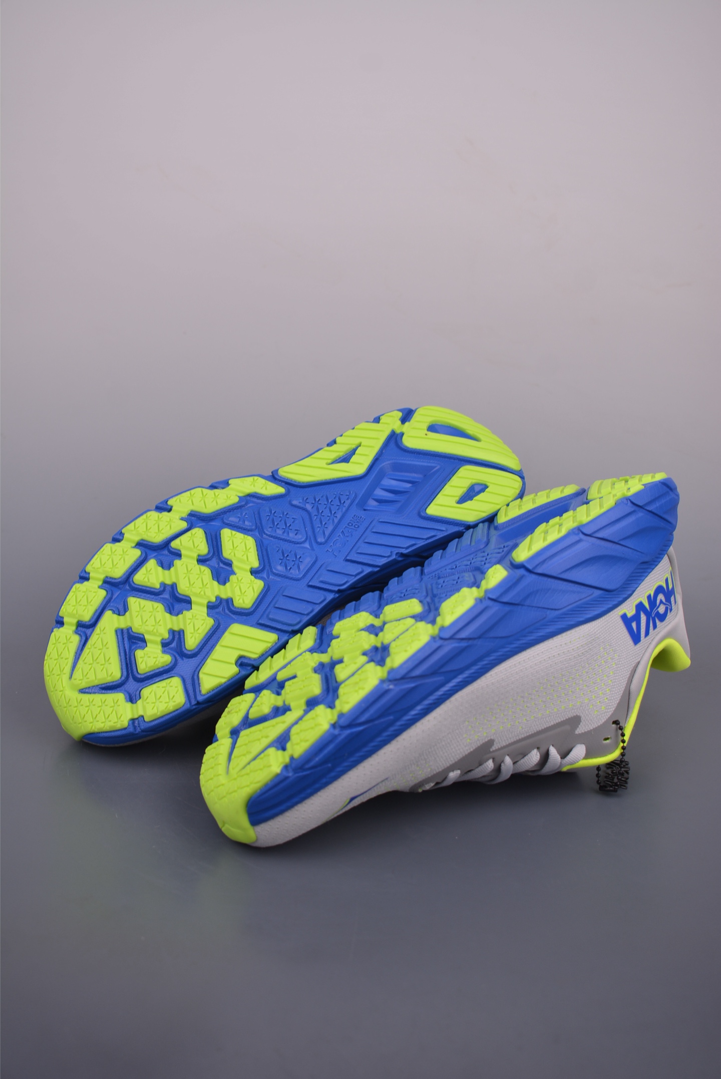 Hoka Arahi 7: Low-Top Professional Trail Running Shoes for Optimal Performance 3 i1752442931255 5534 0 2
