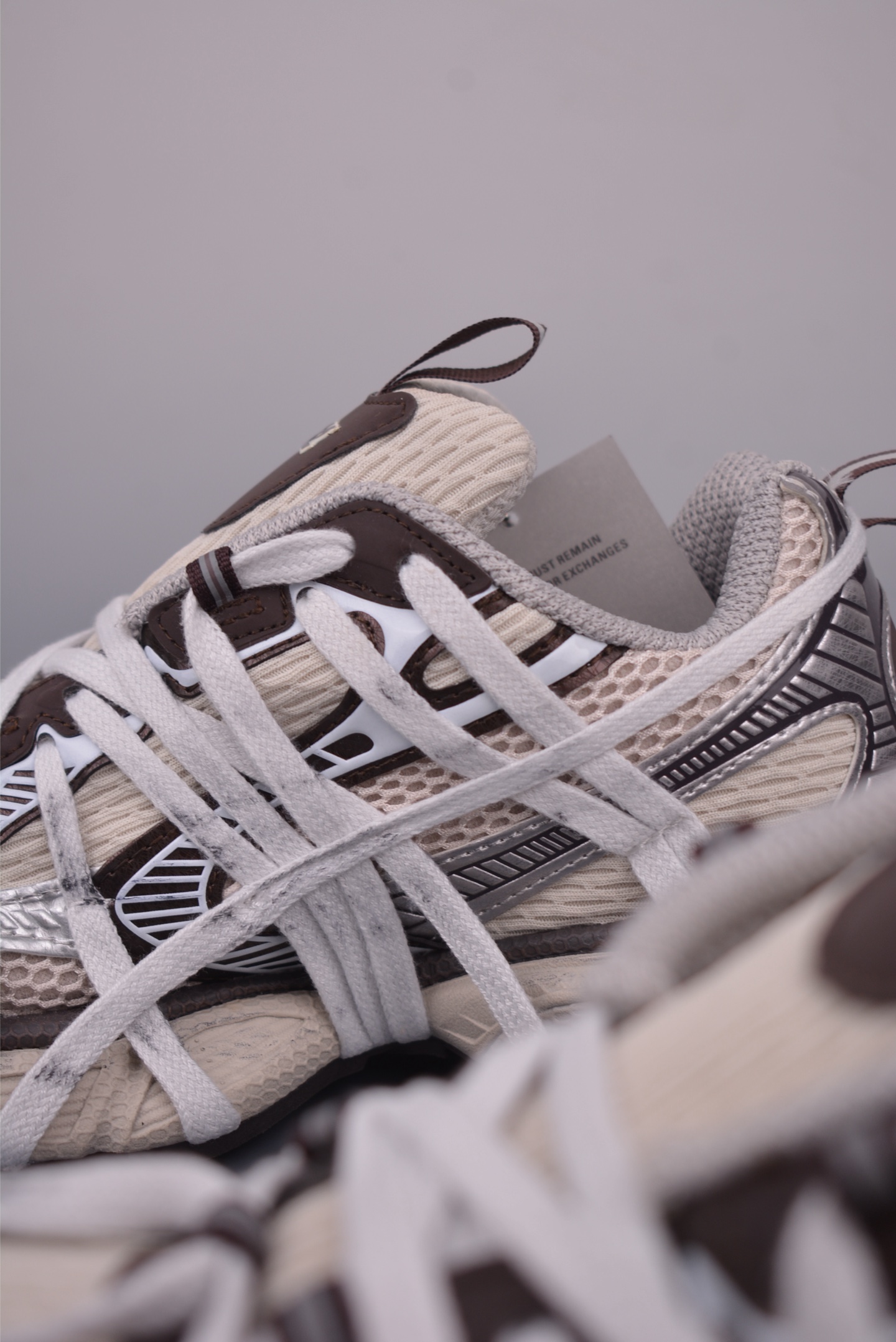 Balenciaga 3XL Lace-Up Sneakers: Vintage-Inspired Style & Comfort 8 i1752443064978 9648 0 7
