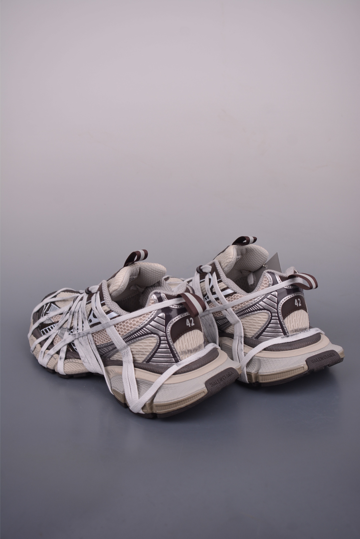 Balenciaga 3XL Lace-Up Sneakers: Vintage-Inspired Style & Comfort 2 i1752443065007 5921 0 1