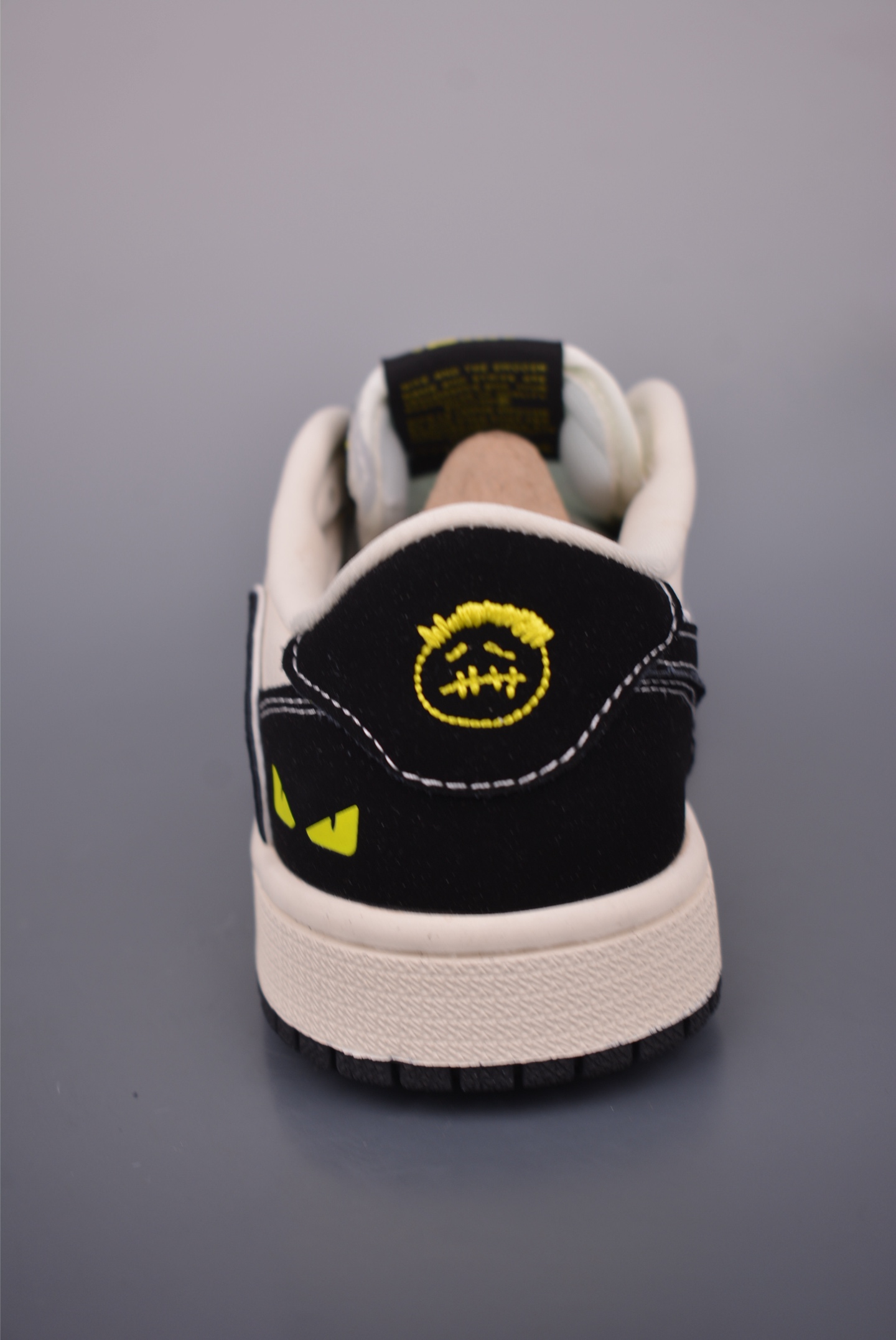 Fragment x Travis Scott x FENDI Air Jordan 1 Low 三方联名倒钩 XS2024-072-莆田鞋,莆田鞋货源,高仿鞋,高仿鞋货源,安福档口,莆田高仿鞋,莆田鞋批发,高仿鞋批发,莆田高仿运动鞋,高仿运动鞋,莆田运动鞋 Fragment x Travis Scott x FENDI Air Jordan 1 Low 三方联名倒钩 XS2024-072