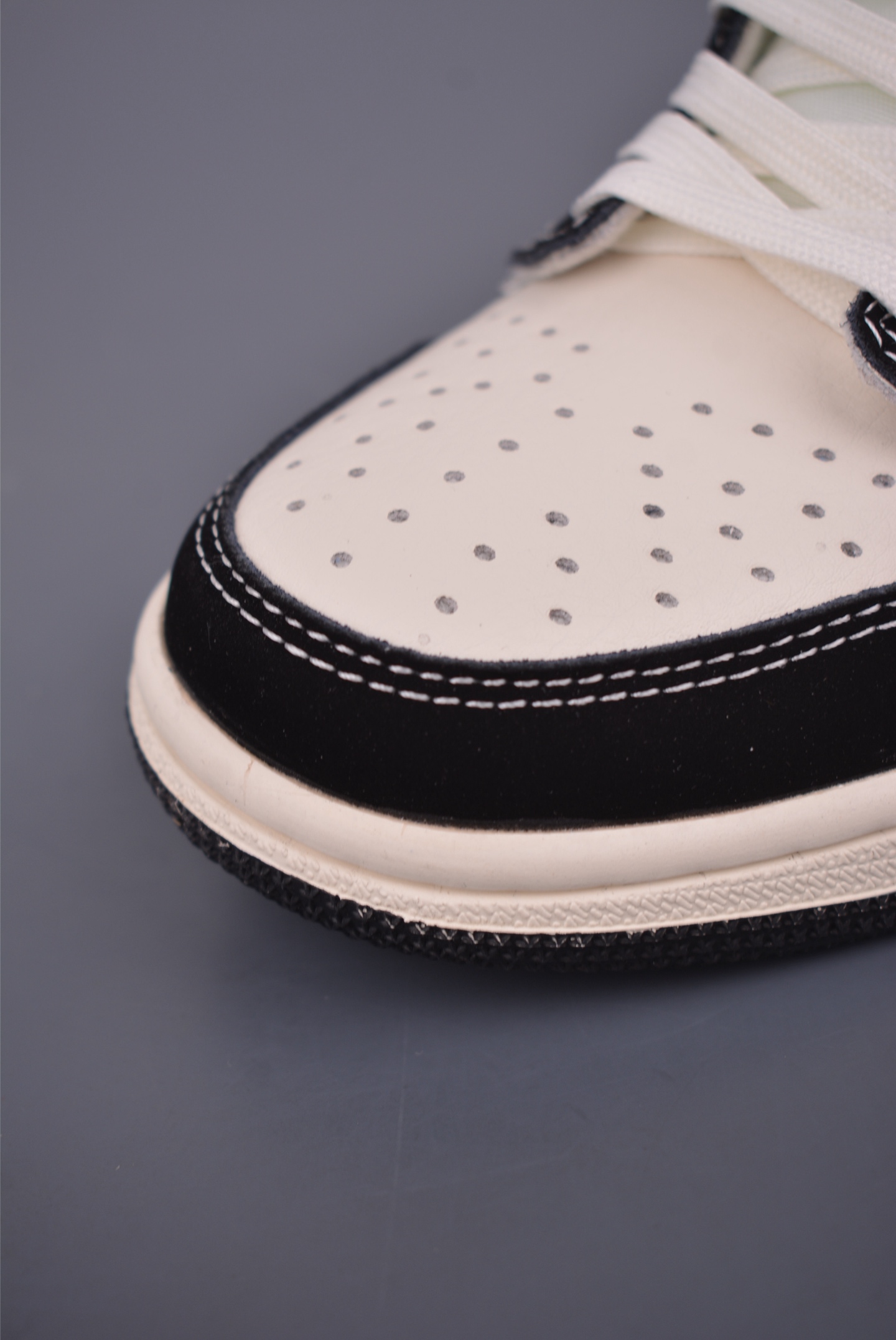 Fragment x Travis Scott x FENDI Air Jordan 1 Low 三方联名倒钩 XS2024-072-莆田鞋,莆田鞋货源,高仿鞋,高仿鞋货源,安福档口,莆田高仿鞋,莆田鞋批发,高仿鞋批发,莆田高仿运动鞋,高仿运动鞋,莆田运动鞋 Fragment x Travis Scott x FENDI Air Jordan 1 Low 三方联名倒钩 XS2024-072