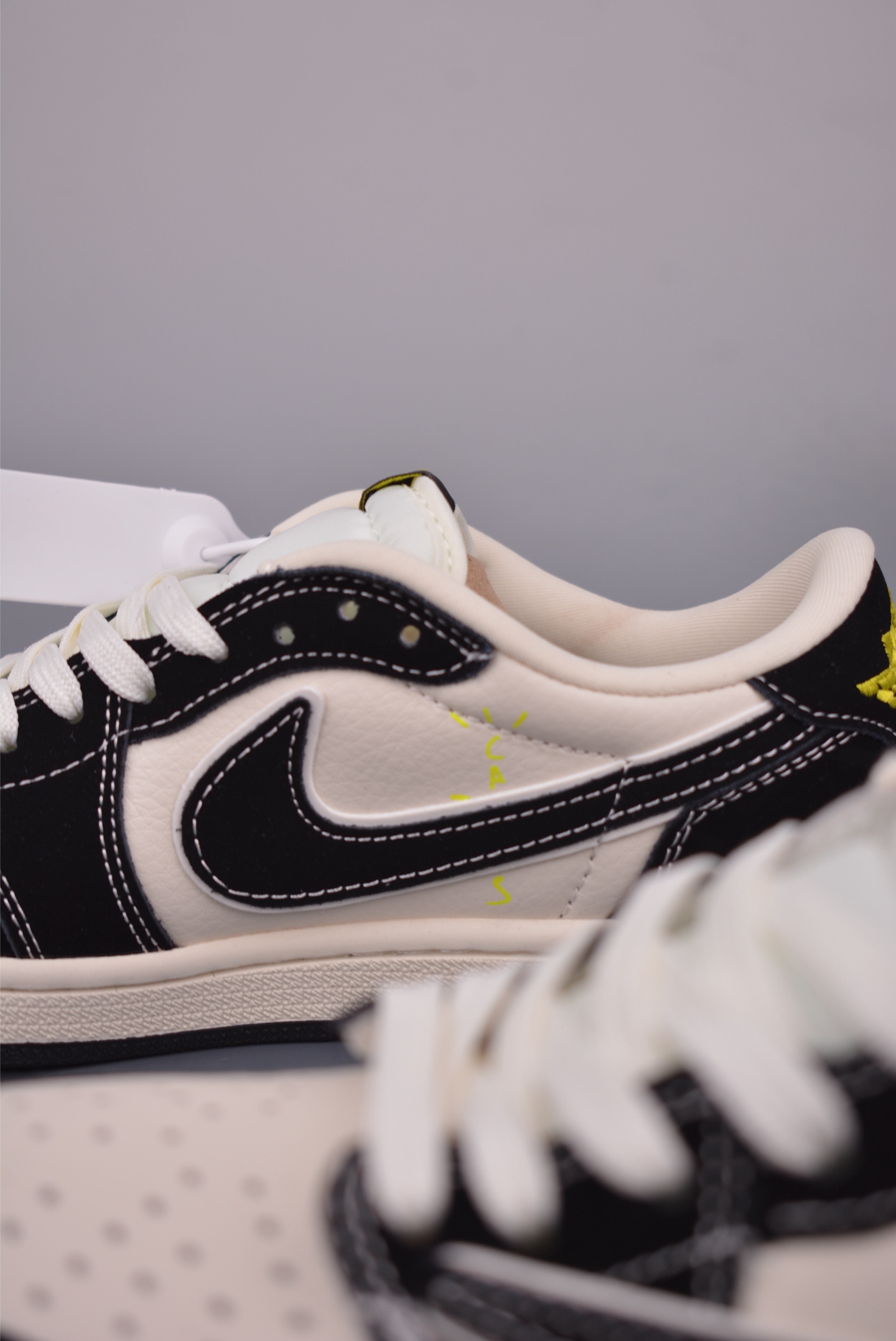 Fragment x Travis Scott x FENDI Air Jordan 1 Low 三方联名倒钩 XS2024-072-莆田鞋,莆田鞋货源,高仿鞋,高仿鞋货源,安福档口,莆田高仿鞋,莆田鞋批发,高仿鞋批发,莆田高仿运动鞋,高仿运动鞋,莆田运动鞋 Fragment x Travis Scott x FENDI Air Jordan 1 Low 三方联名倒钩 XS2024-072