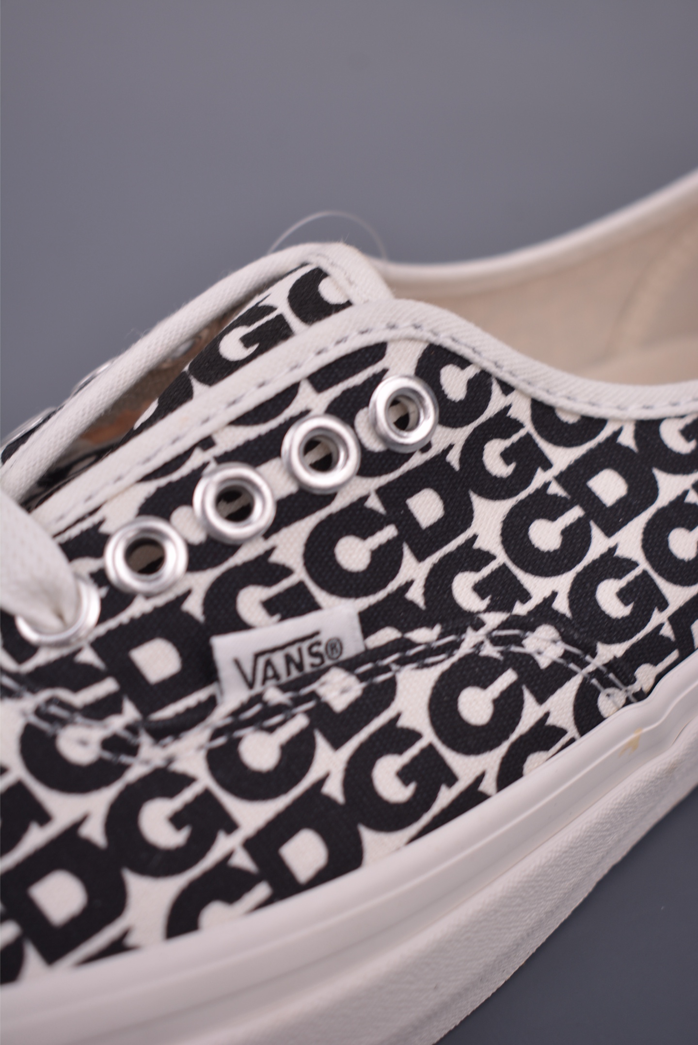 CDG x Vans Authentic 44,2025 Black/White Logo Graffiti Limited Edition 8 i1752446816412 6353 0 6