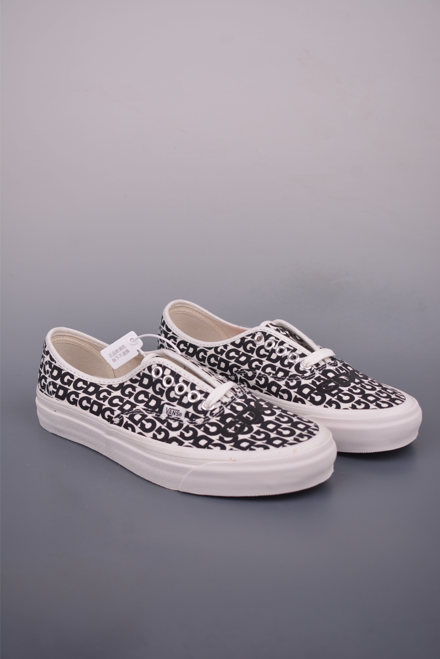 CDG x Vans Authentic 44,2025 Black/White Logo Graffiti Limited Edition 2 i1752446816416 8613 0 0