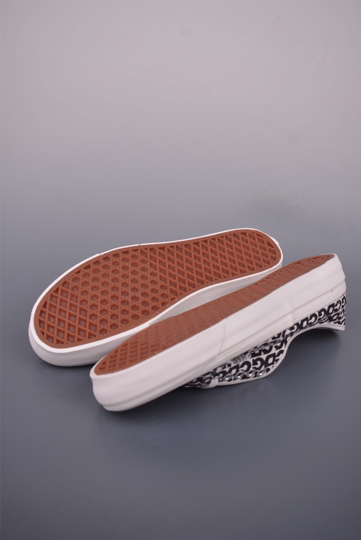CDG x Vans Authentic 44,2025 Black/White Logo Graffiti Limited Edition 4 i1752446816469 6643 0 2