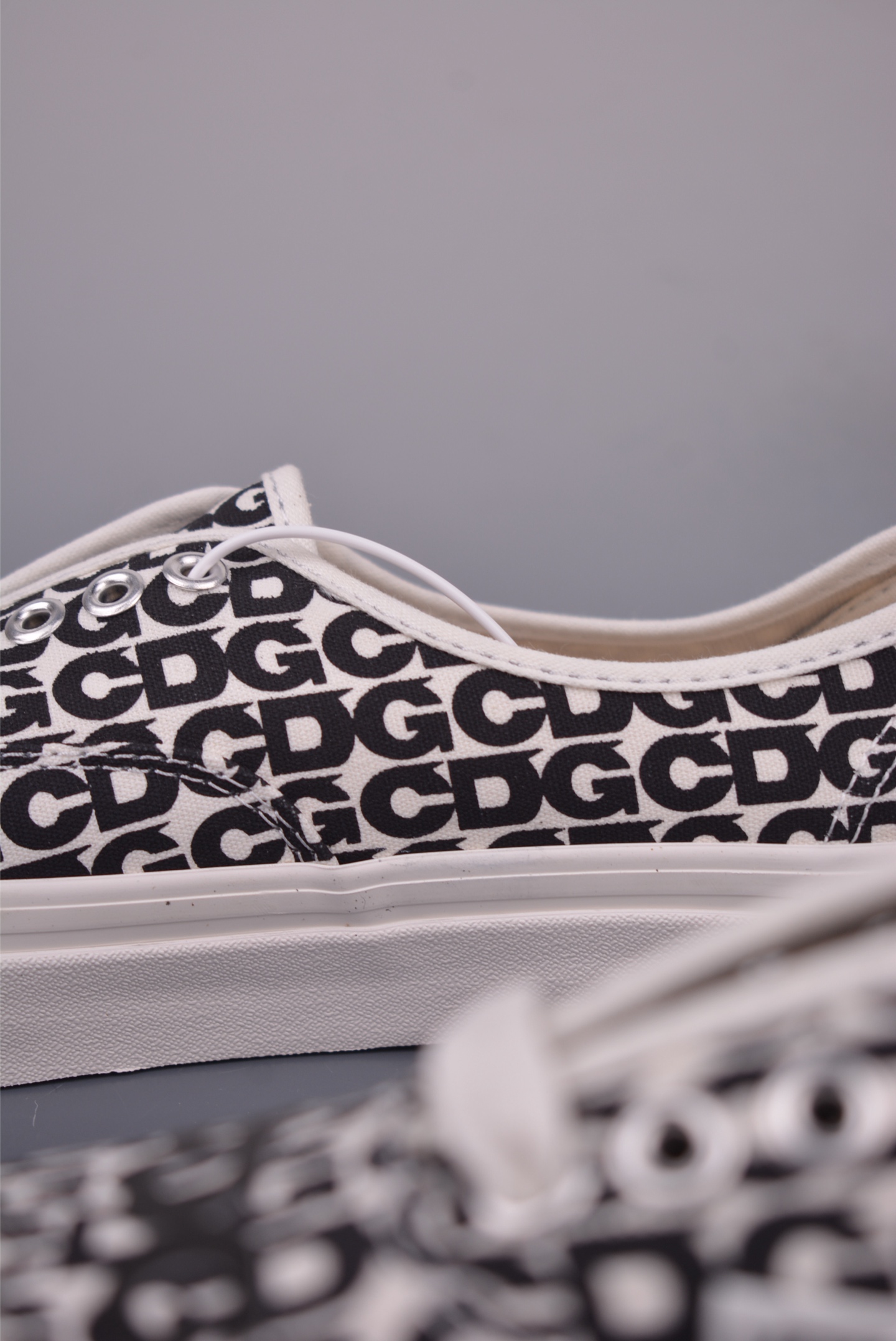 CDG x Vans Authentic 44,2025 Black/White Logo Graffiti Limited Edition 9 i1752446817905 364 0 7