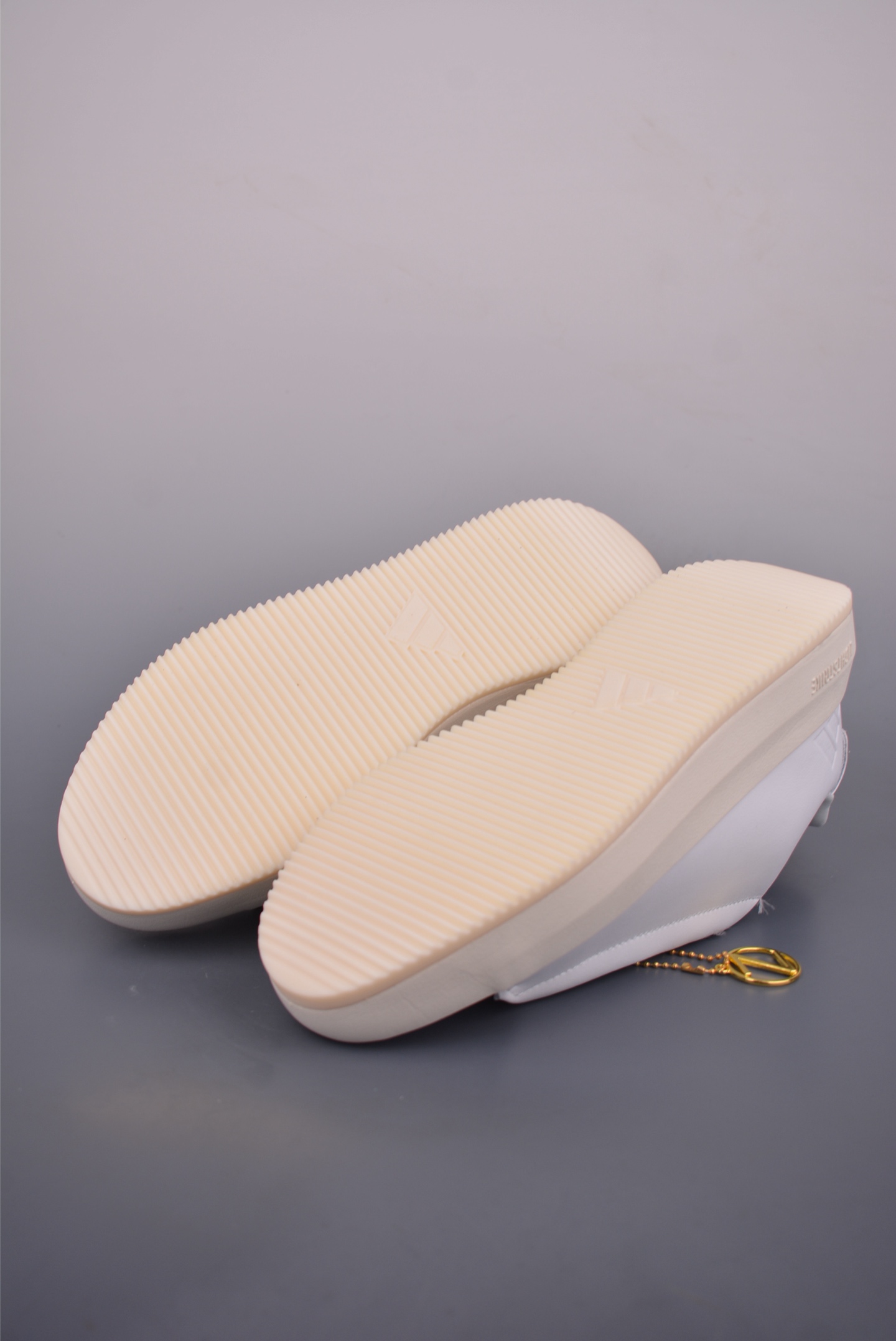 Adidas ACESMASH White Leather Low-Top Sneakers - Comfortable & Durable 4 i1752447048628 6195 0 2
