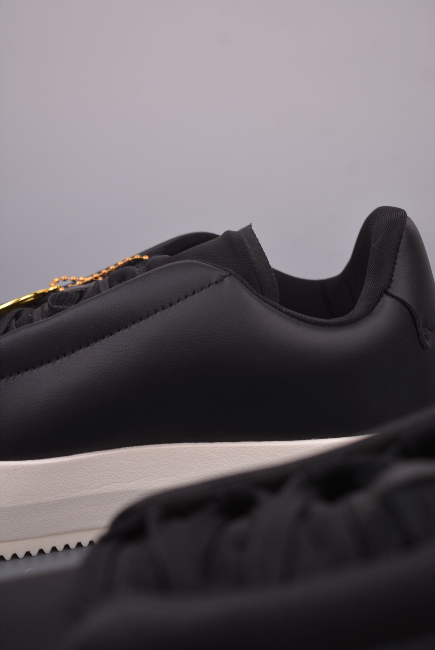 adidas Sport Performance ACESMASH 百搭休闲轻松舒适耐磨透气低帮板鞋 JQ2301