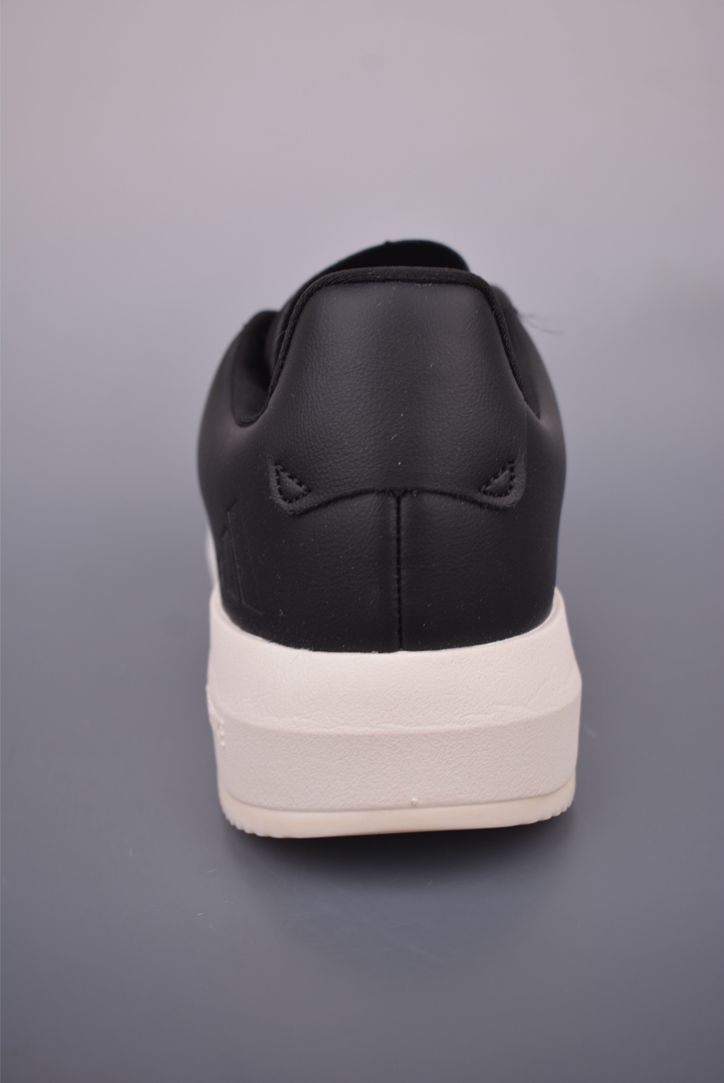 adidas Sport Performance ACESMASH 百搭休闲轻松舒适耐磨透气低帮板鞋 JQ2301