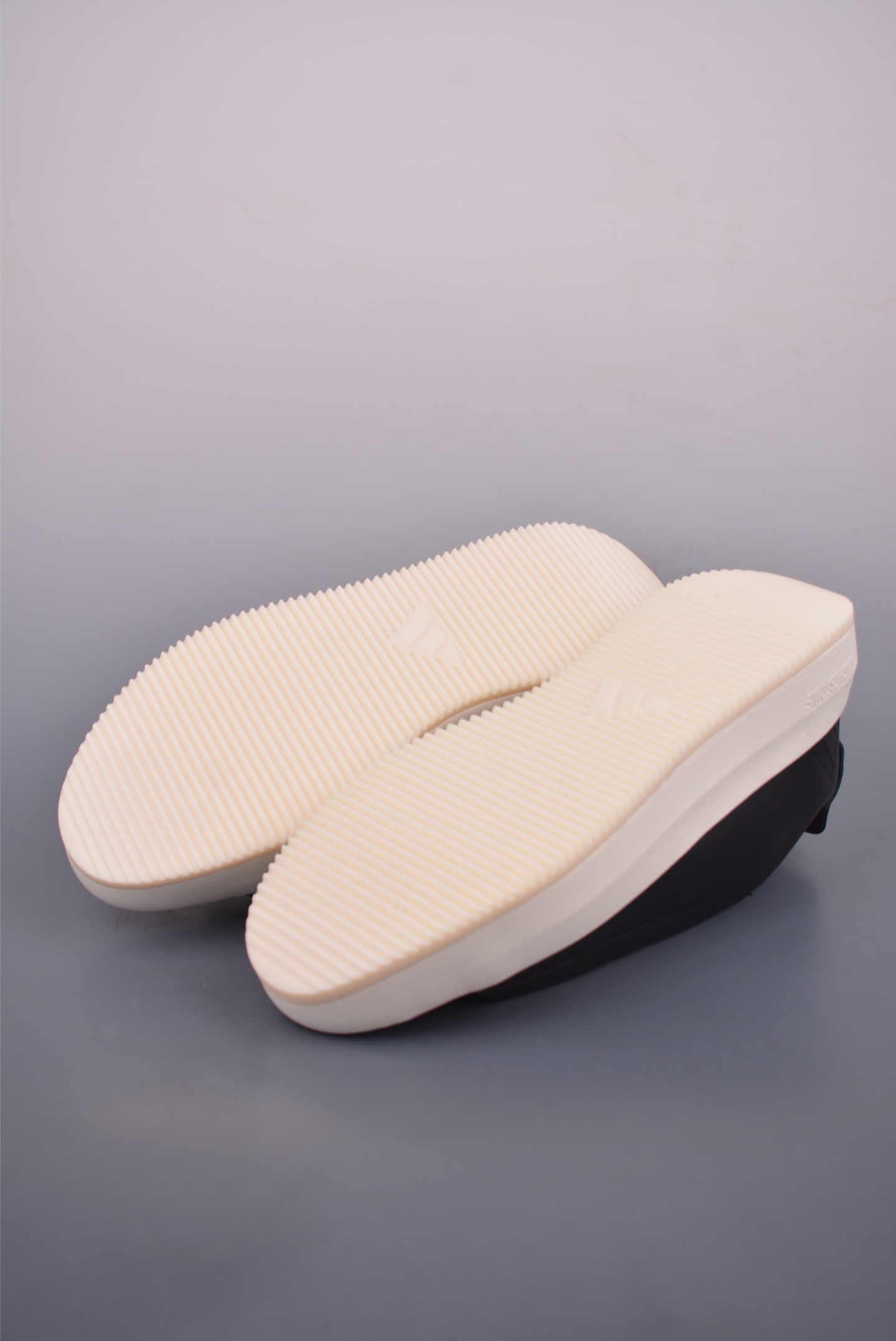 adidas Sport Performance ACESMASH 百搭休闲轻松舒适耐磨透气低帮板鞋 JQ2301