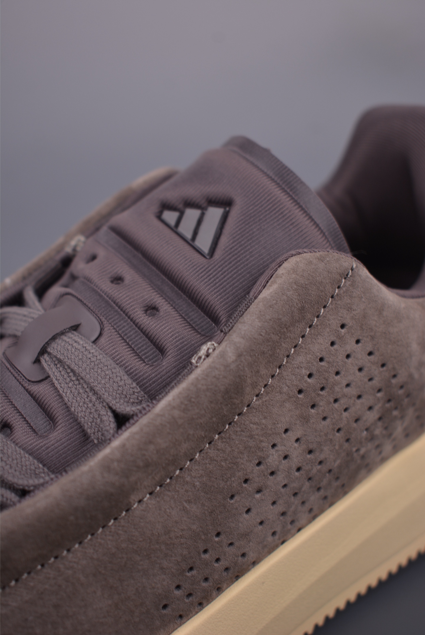Adidas ACESMASH Suede Low-Top Sneakers - Comfortable and Stylish Trainers 7 i1752447127991 5755 0 6