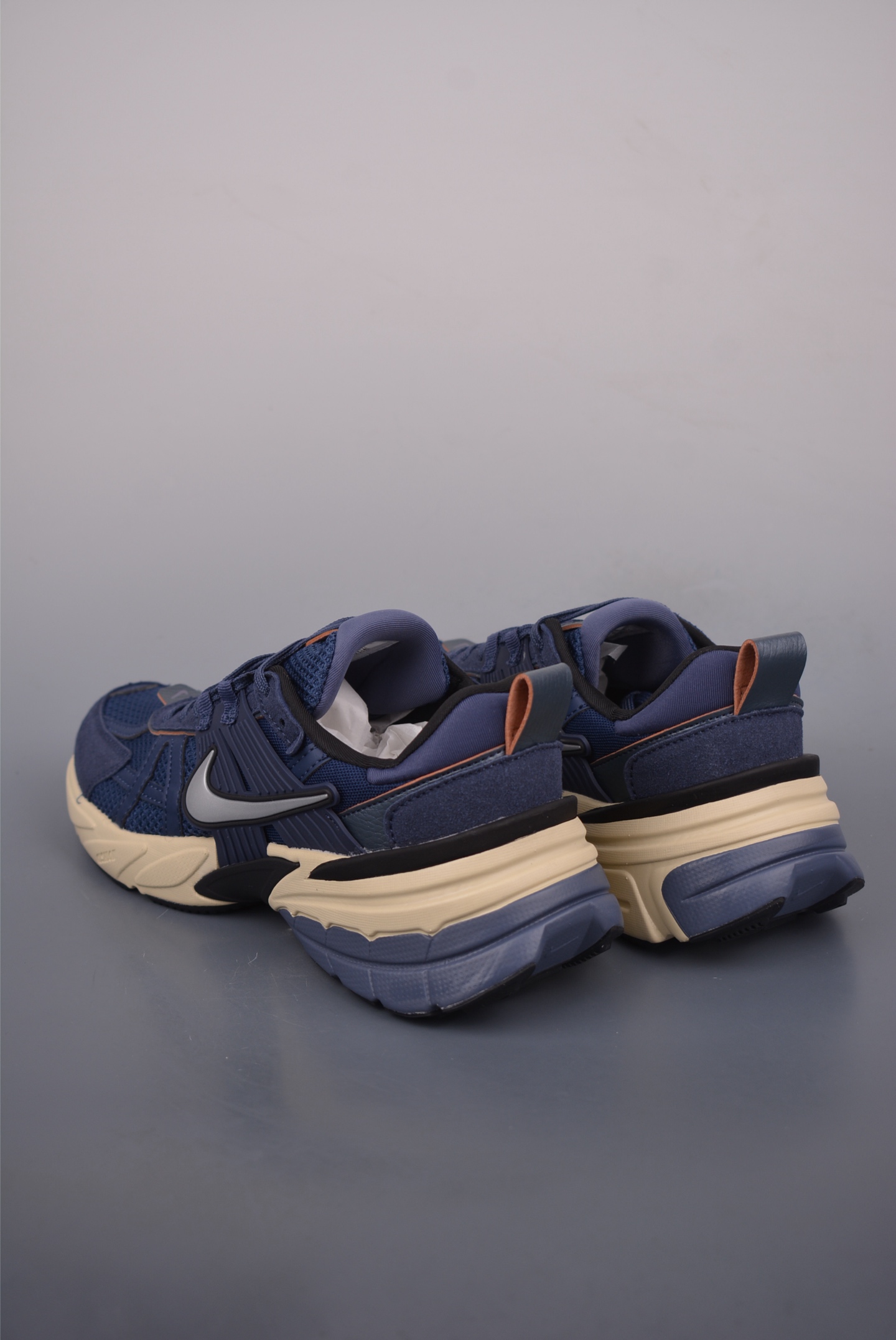 NIKE V2K Runtekk 版本 减震防滑复古低帮跑步鞋 FN6703-400