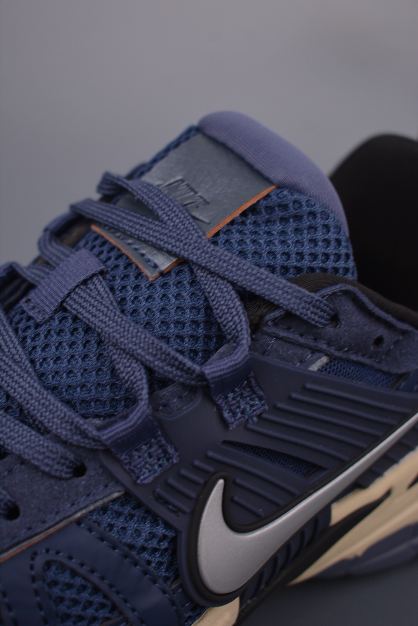 NIKE V2K Runtekk 版本 减震防滑复古低帮跑步鞋 FN6703-400