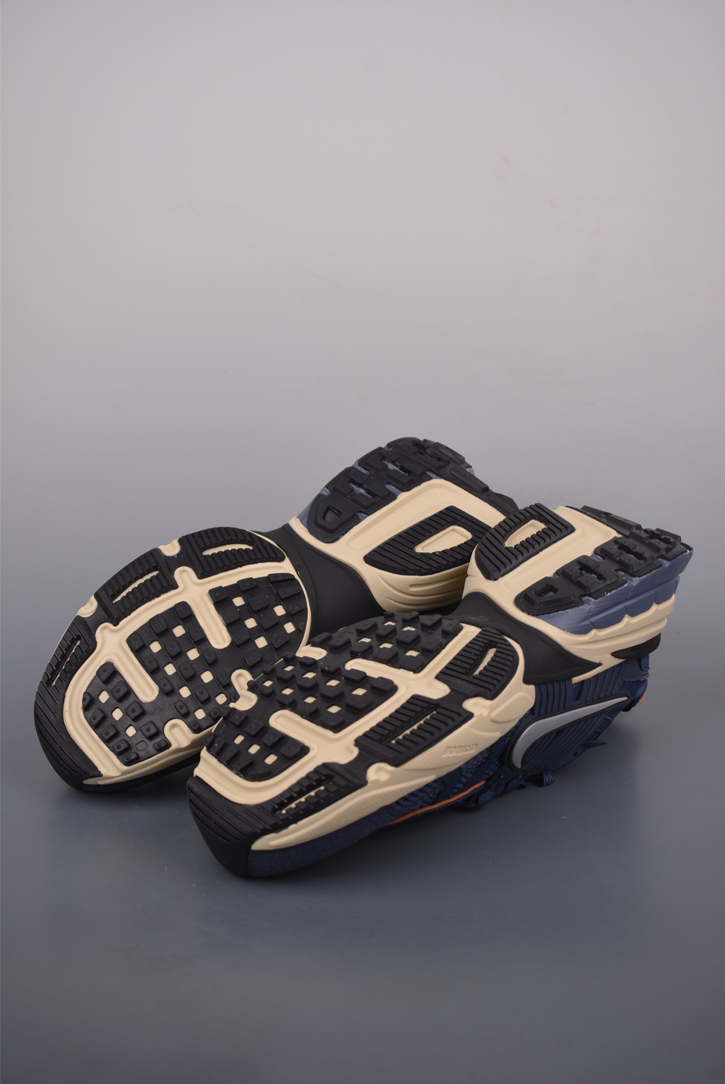 NIKE V2K Runtekk 版本 减震防滑复古低帮跑步鞋 FN6703-400