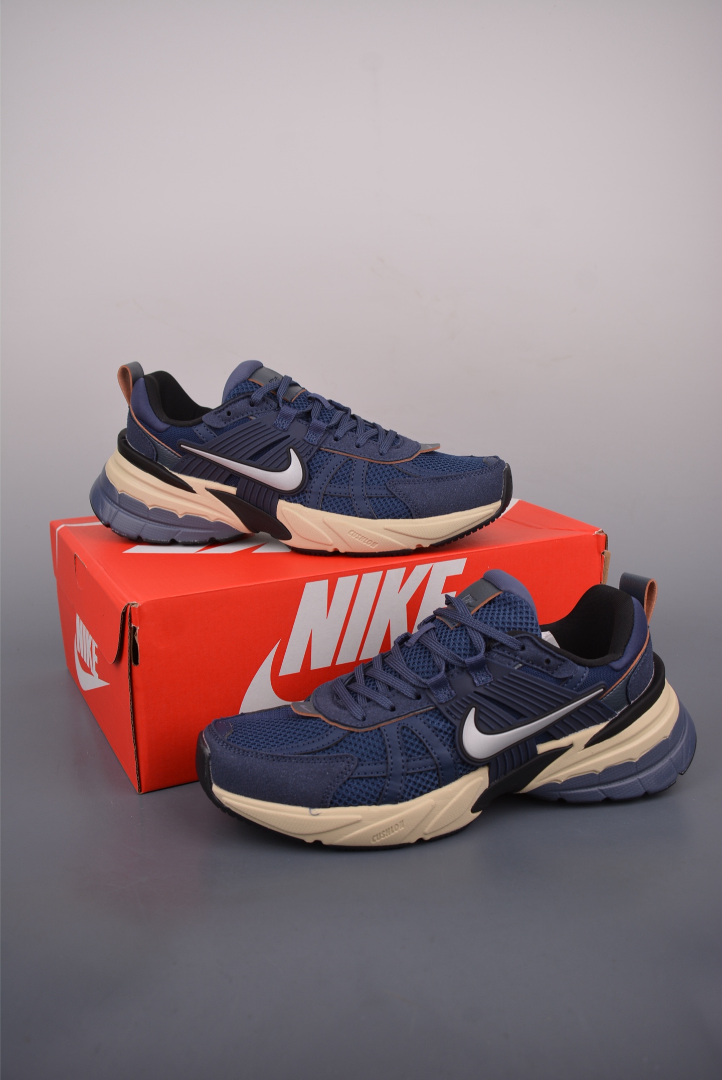 NIKE V2K Runtekk 版本 减震防滑复古低帮跑步鞋 FN6703-400