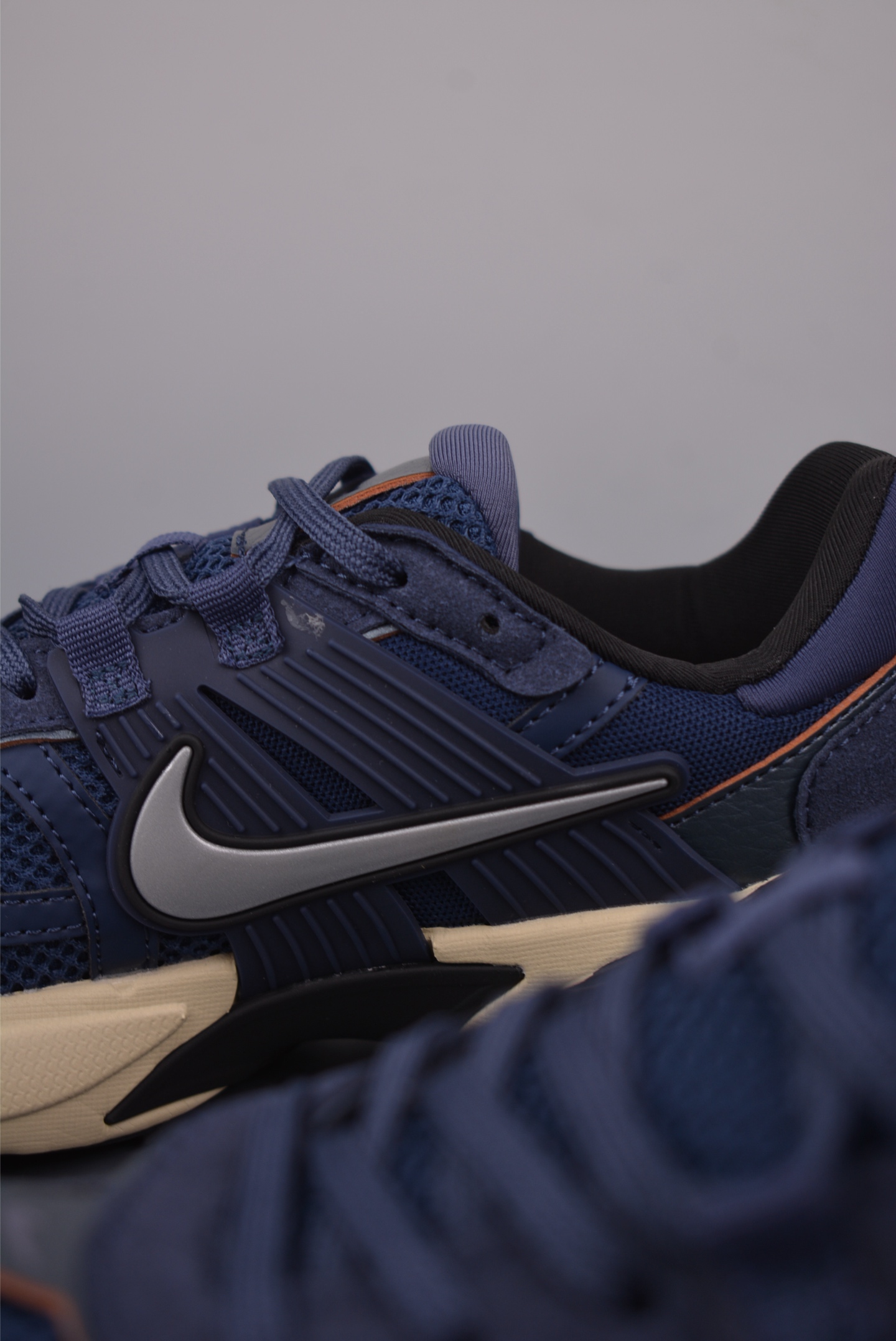 NIKE V2K Runtekk 版本 减震防滑复古低帮跑步鞋 FN6703-400