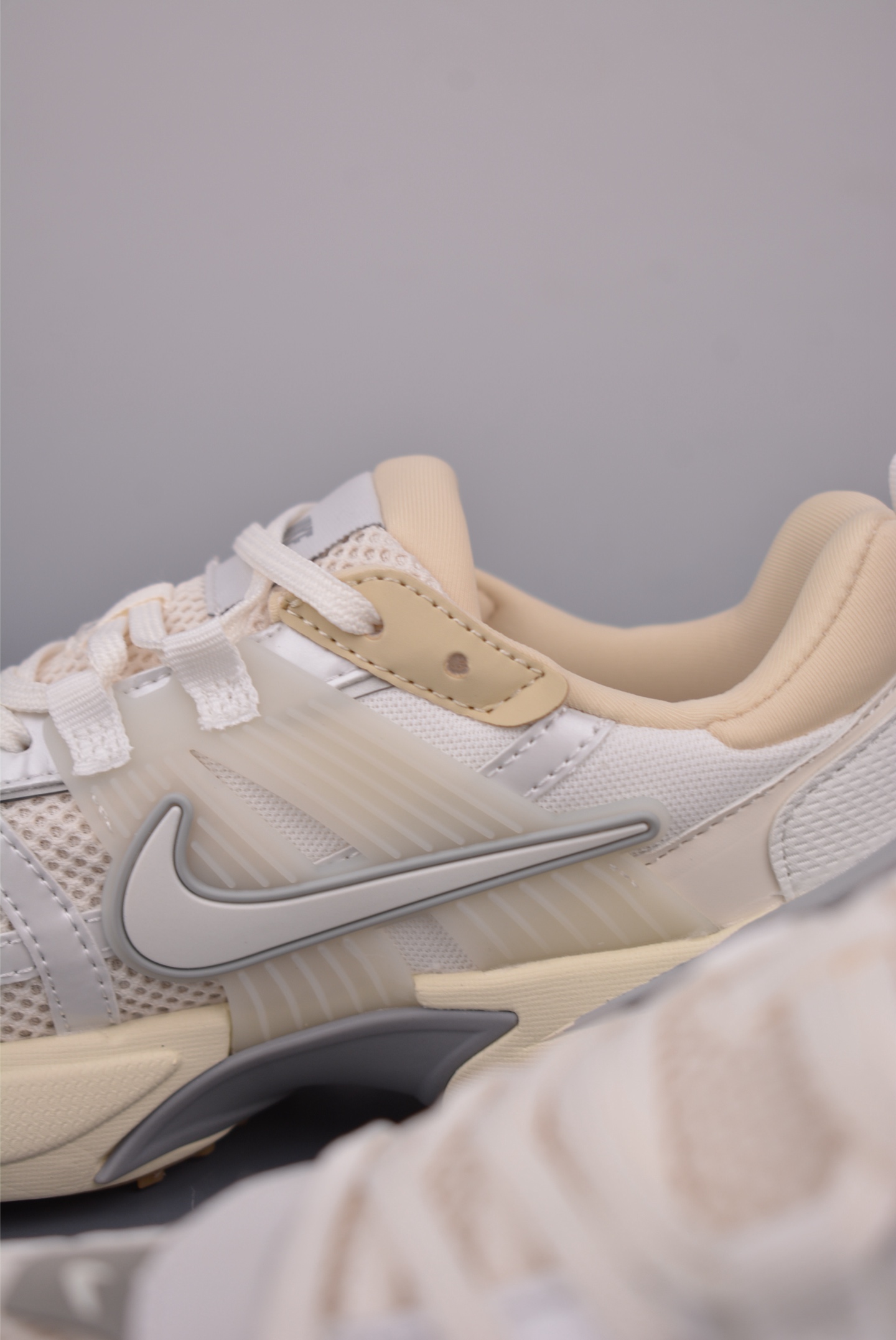 NIKE V2K Runtekk 版本 减震防滑复古低帮跑步鞋 FD0736-108