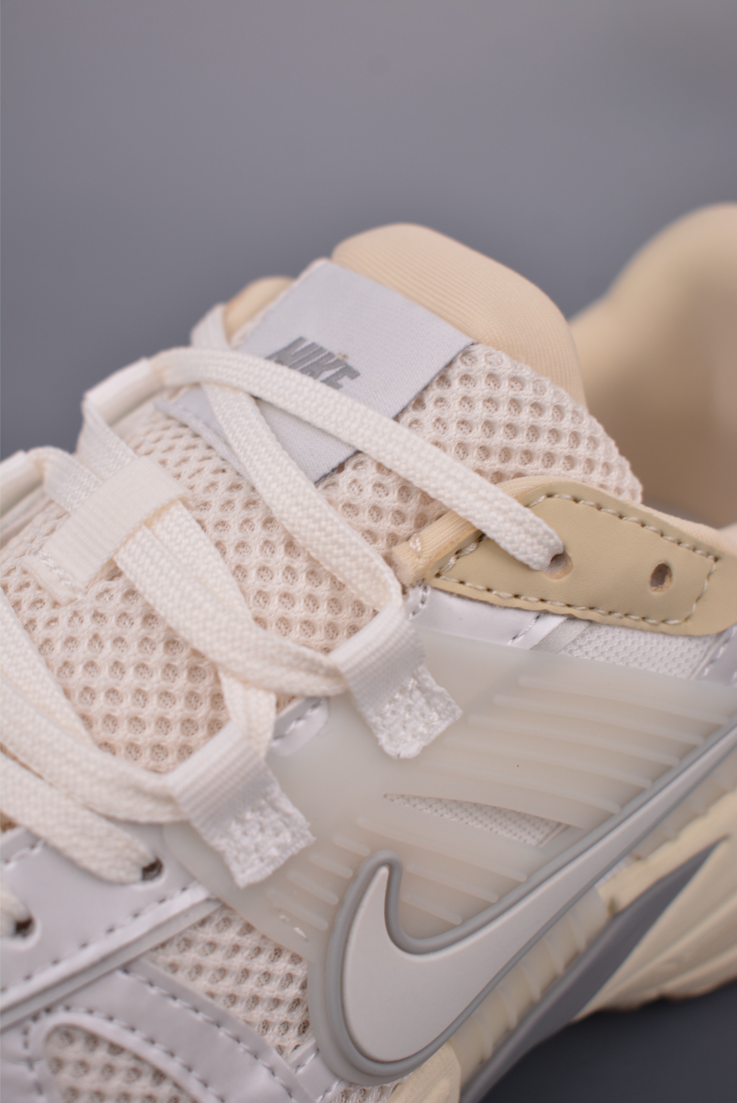 NIKE V2K Runtekk 版本 减震防滑复古低帮跑步鞋 FD0736-108