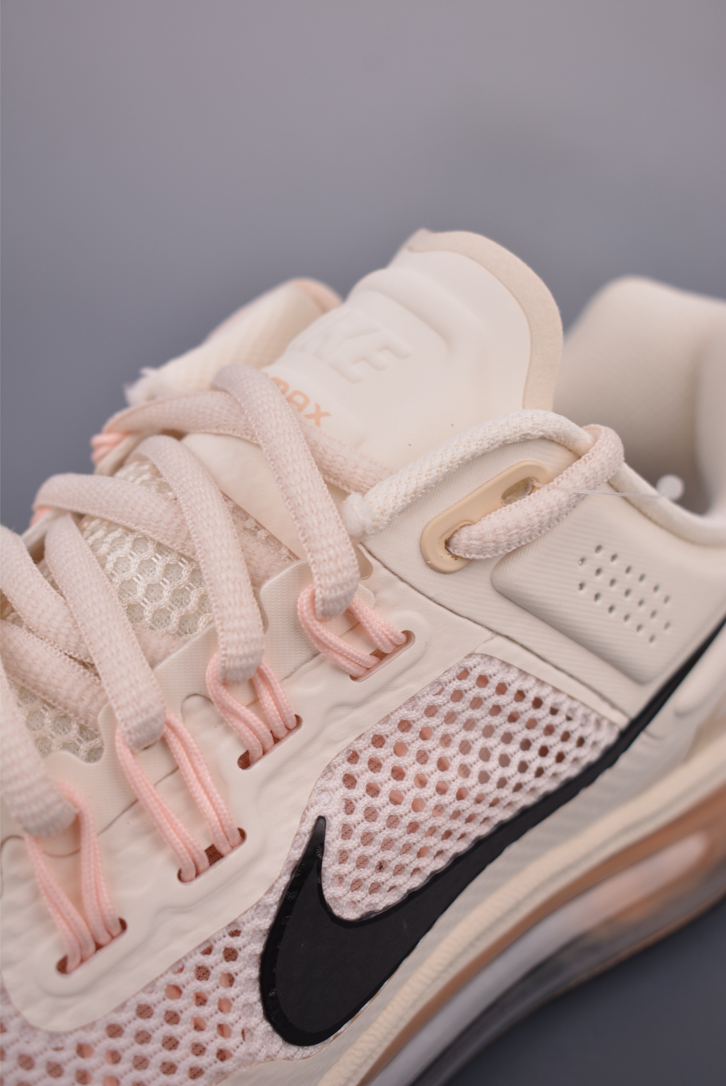 NIKE Air Max 2013 耐克复古透气网布 全掌气垫 缓震跑步鞋 HF3660-100