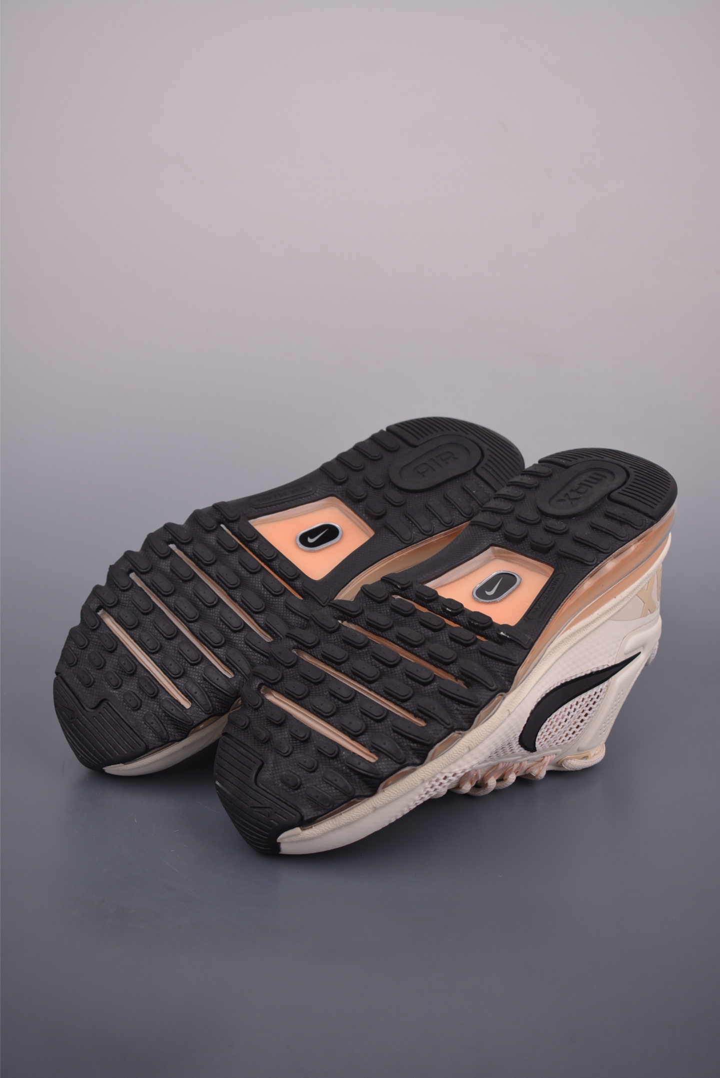 NIKE Air Max 2013 耐克复古透气网布 全掌气垫 缓震跑步鞋 HF3660-100