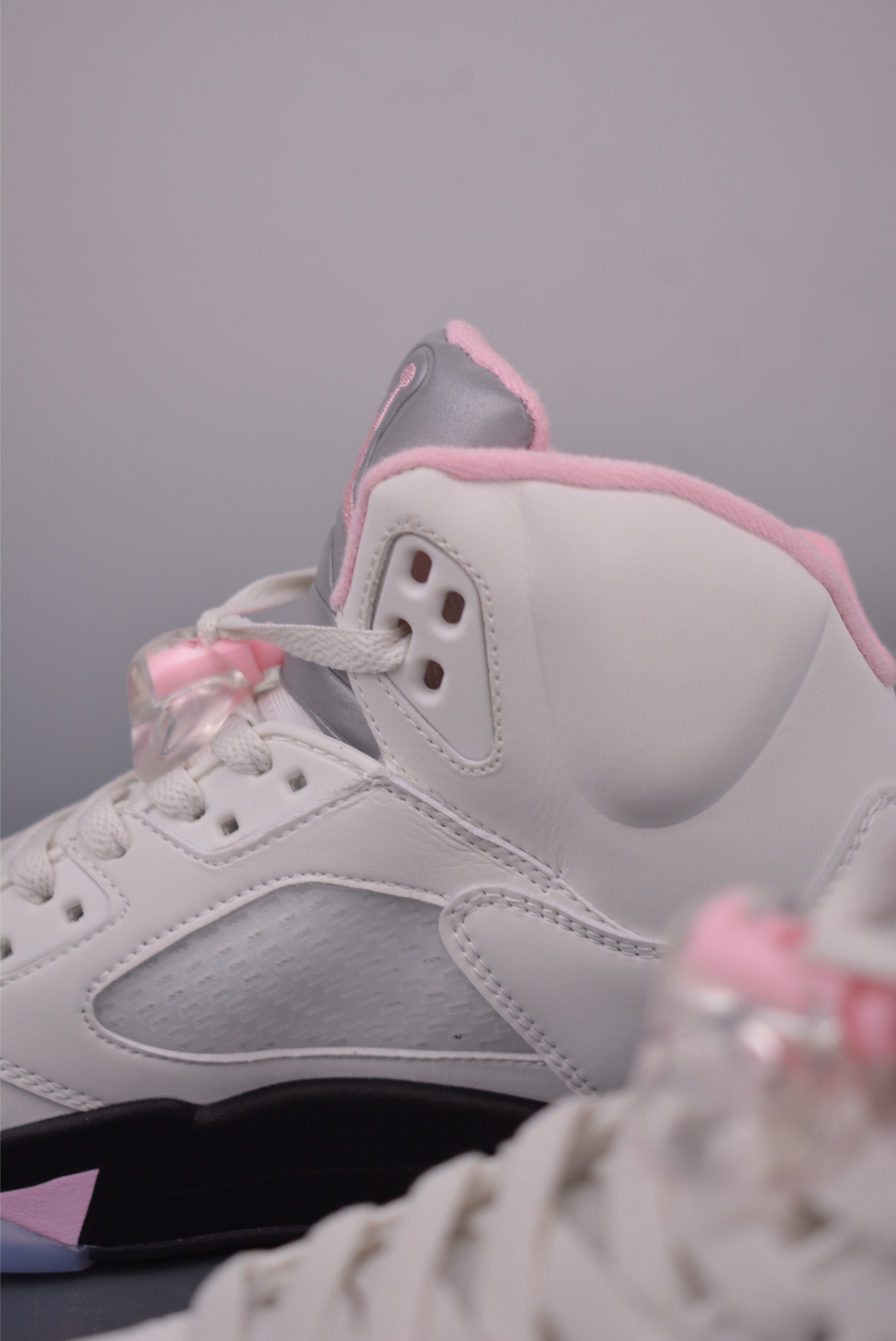 Air Jordan 5 Retro 'Medium Soft Pink' White, Black, and Pink 8 i1752529978783 746 0 7