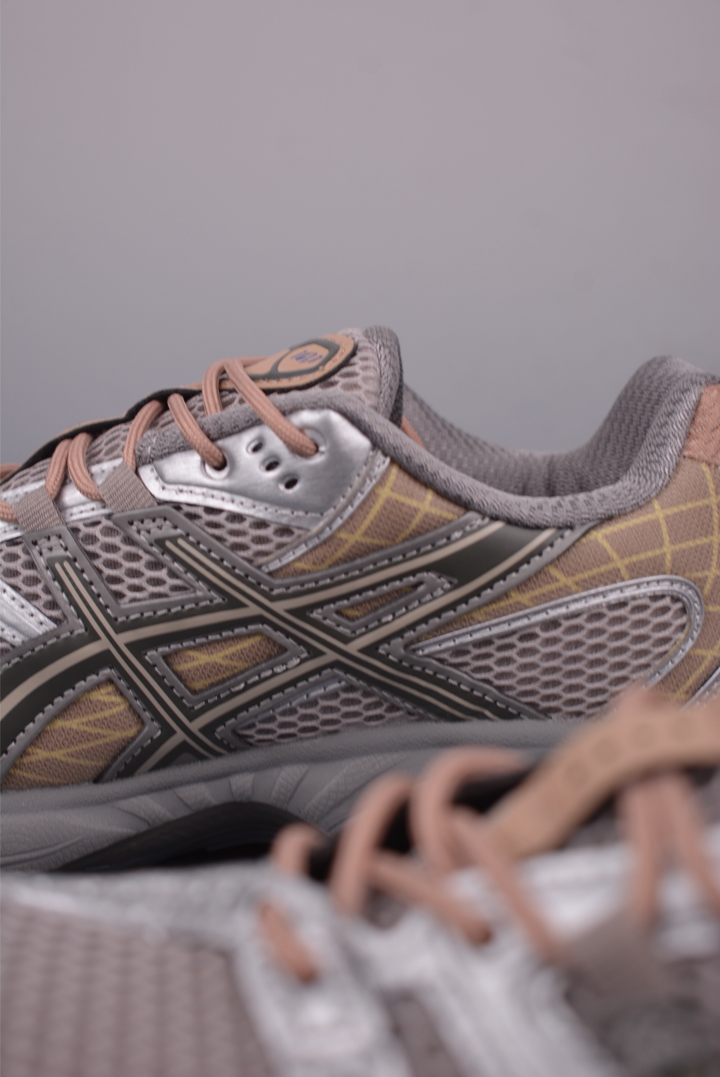 Asics GEL-Kahana Nimbus 10.1 Low-Top Sneakers - Durable, Breathable, Y2K Style 9 i1752531337077 6714 0 7