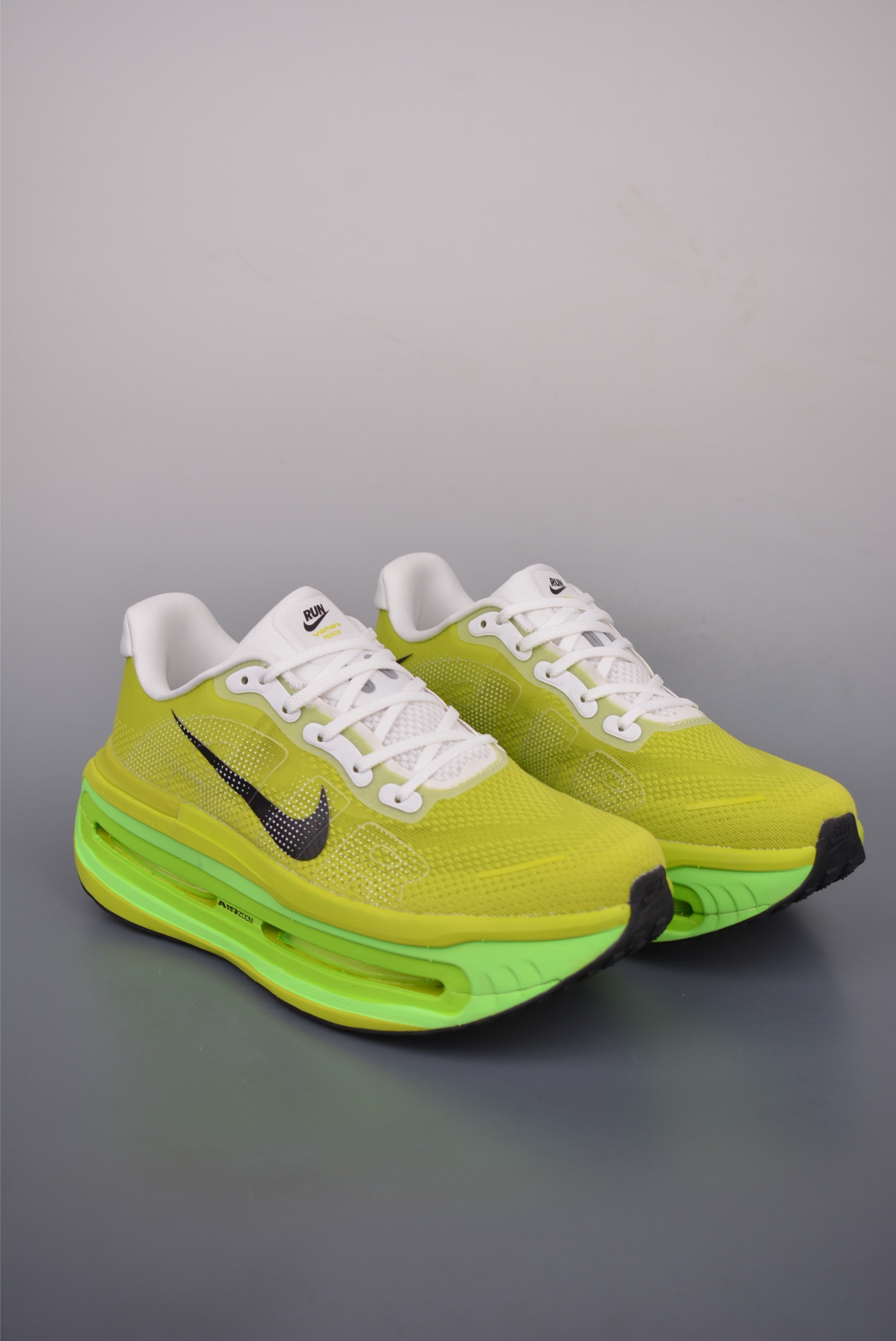 Nike Vomero Premium Air Cushion Running Shoes - Comfortable & Stylish 2 i1752608818921 514 0 0